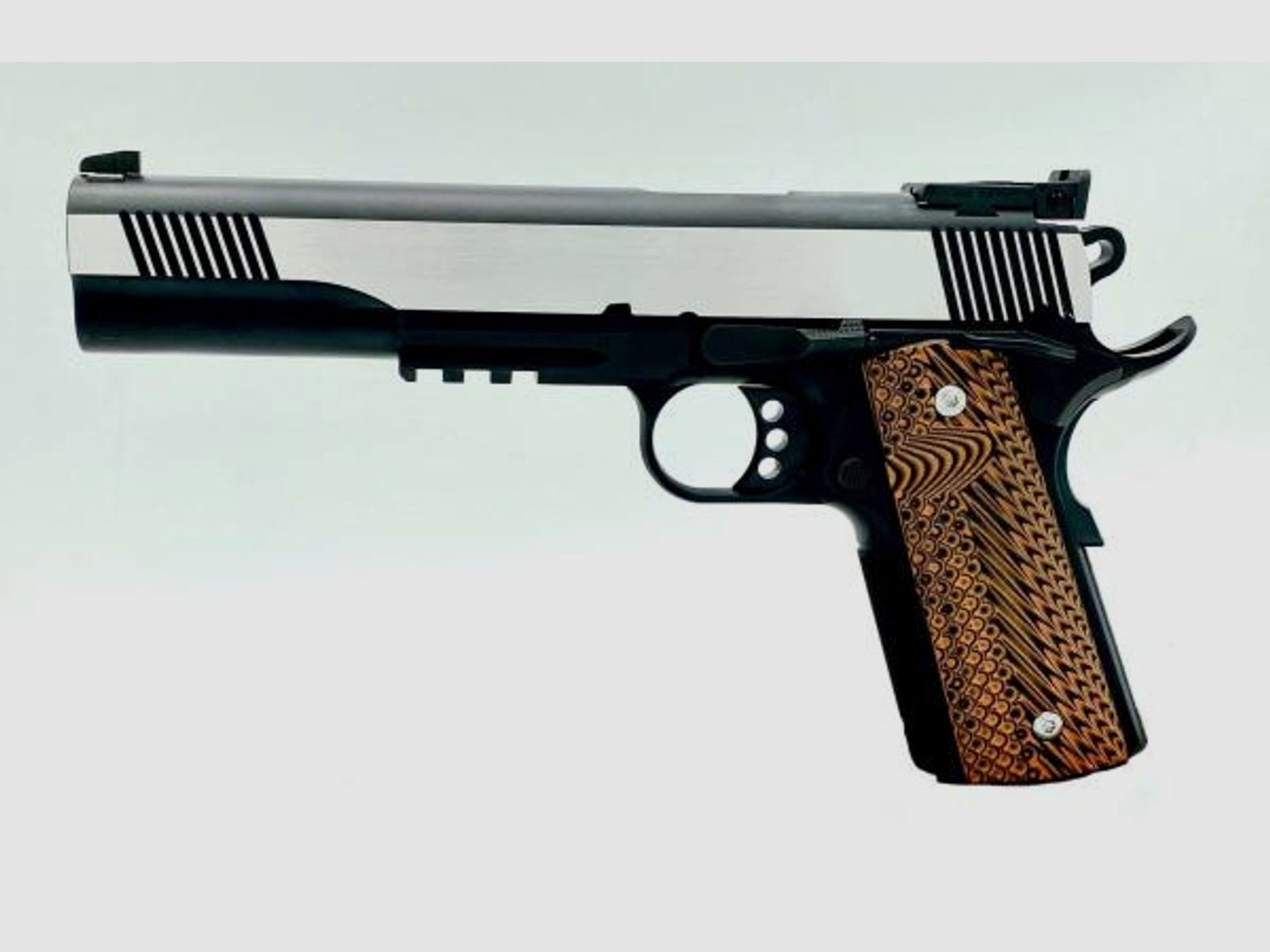 CLUB 30 Pistole Mod. 1911 - 6.0 .45Auto m.Pica-Schiene