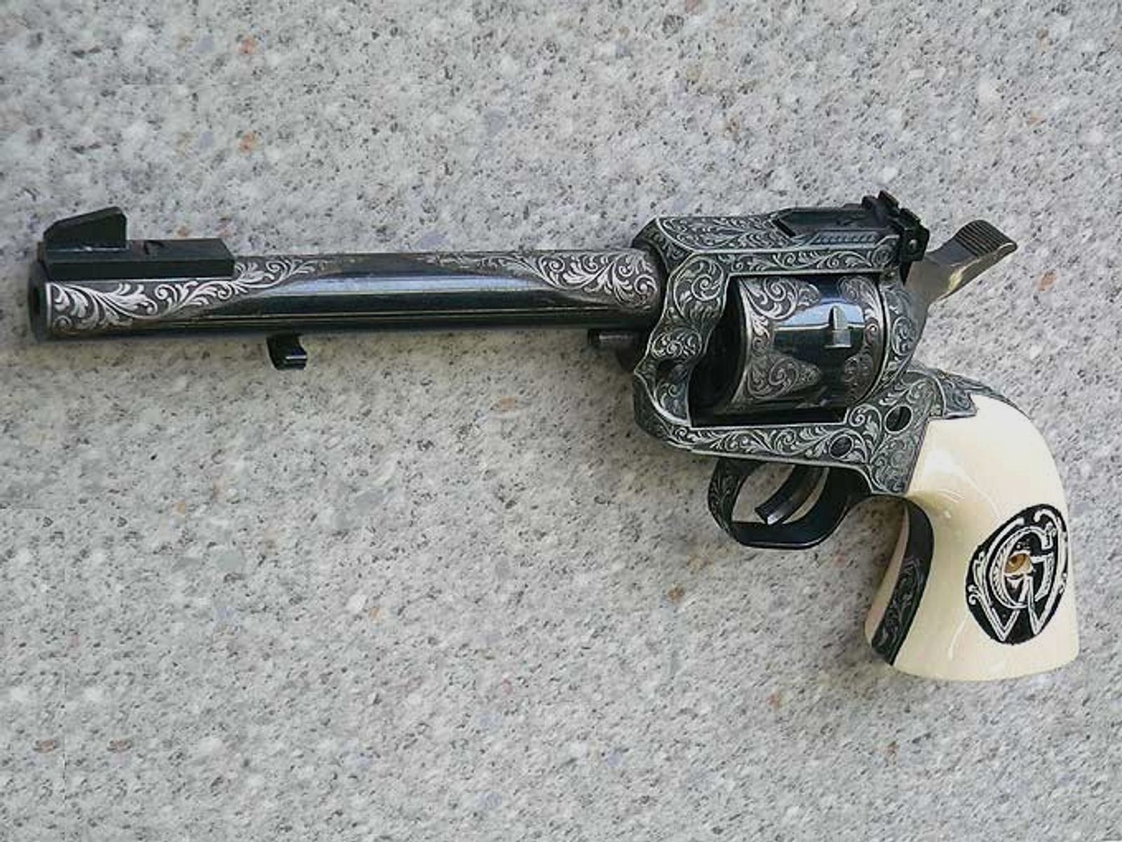 Ein Paar Revolver Cuno Melcher ME6, Kal. 6 mm Flobert