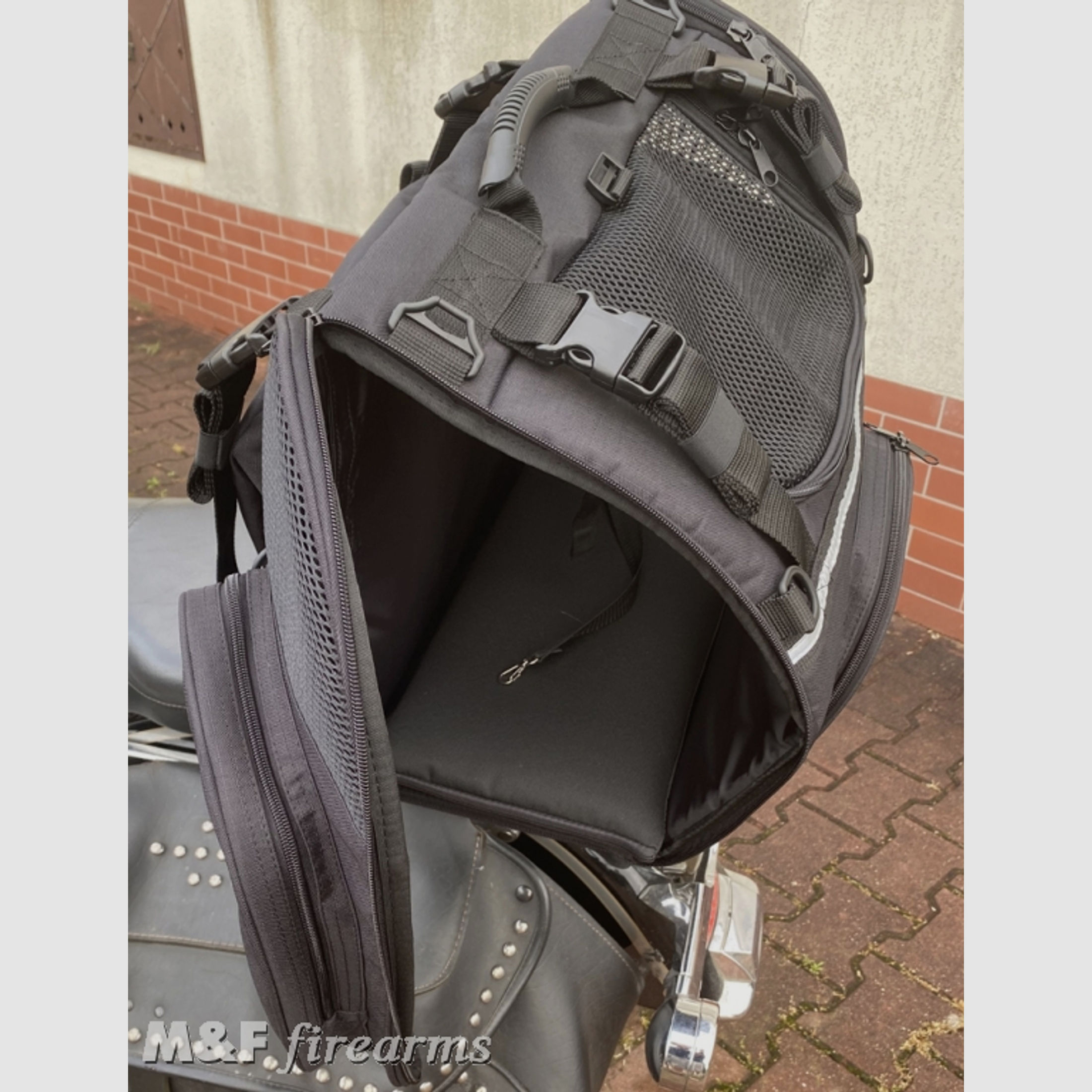 AGM Motorcycle Bag (Motorradtasche) Pet Bag für Deinen Hund auf dem Bike