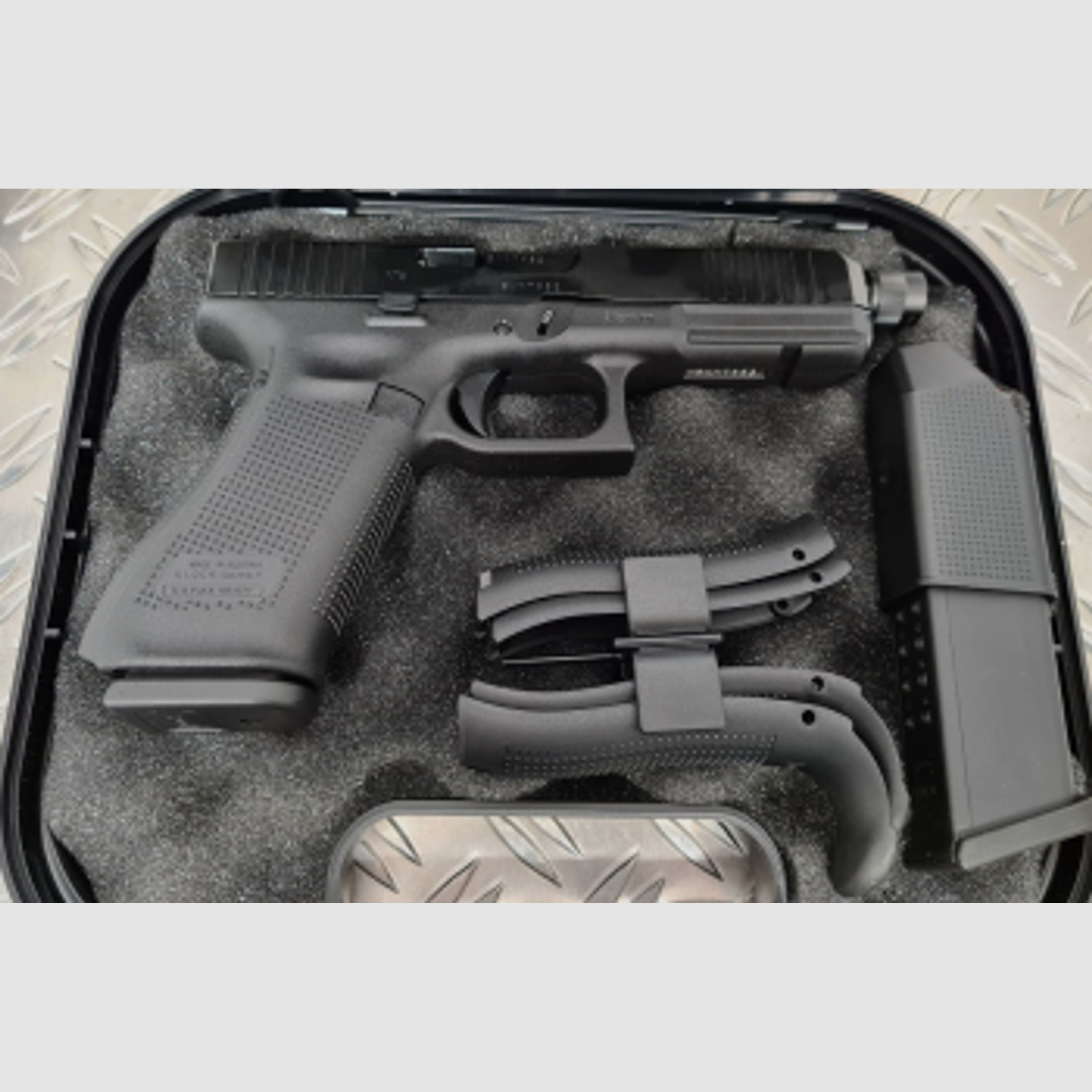 Glock 17 Gen 5 9mm Luger mit Gewindelauf