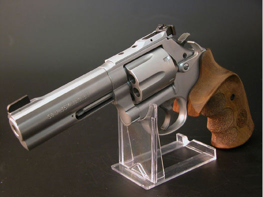 Smith & Wesson 686 -6 4" S&amp;W LPA TXT Visier Nussbaum Griff .357 Mag Satin Finish Security Edition