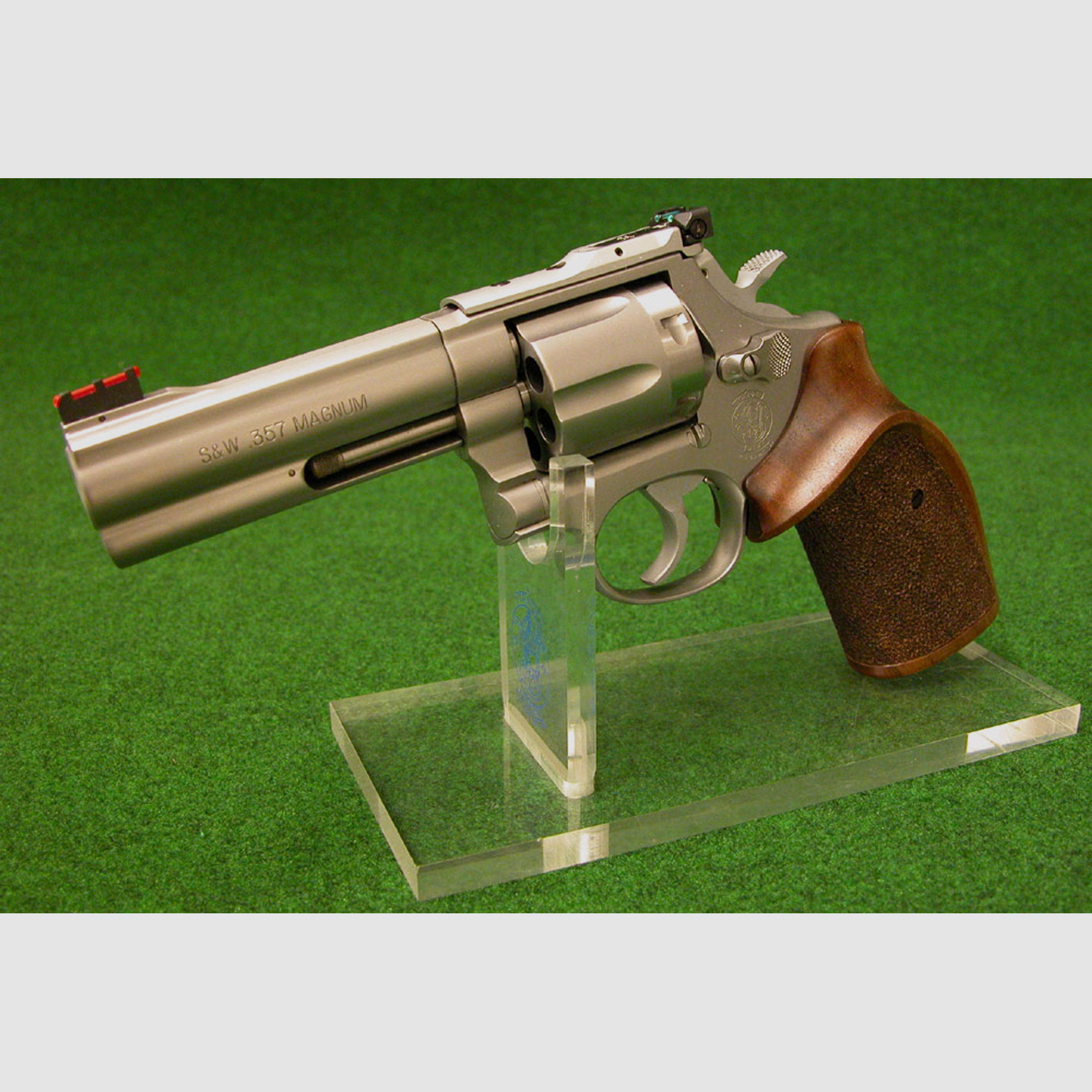 BASIC COMBAT PRO S&W 686  4"Zoll 357 Magnum