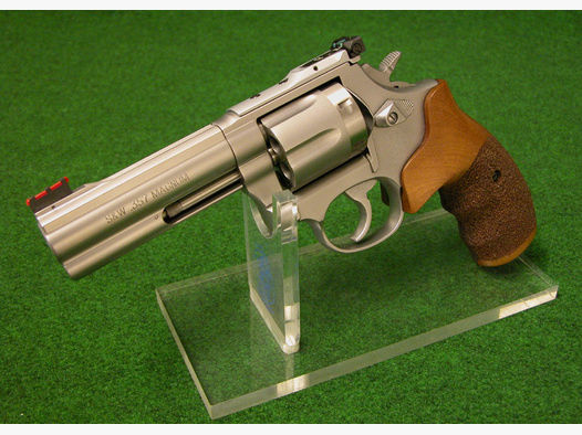 NEW BASIC COMBAT S&W 686-5 4"Zoll 357 Magnum