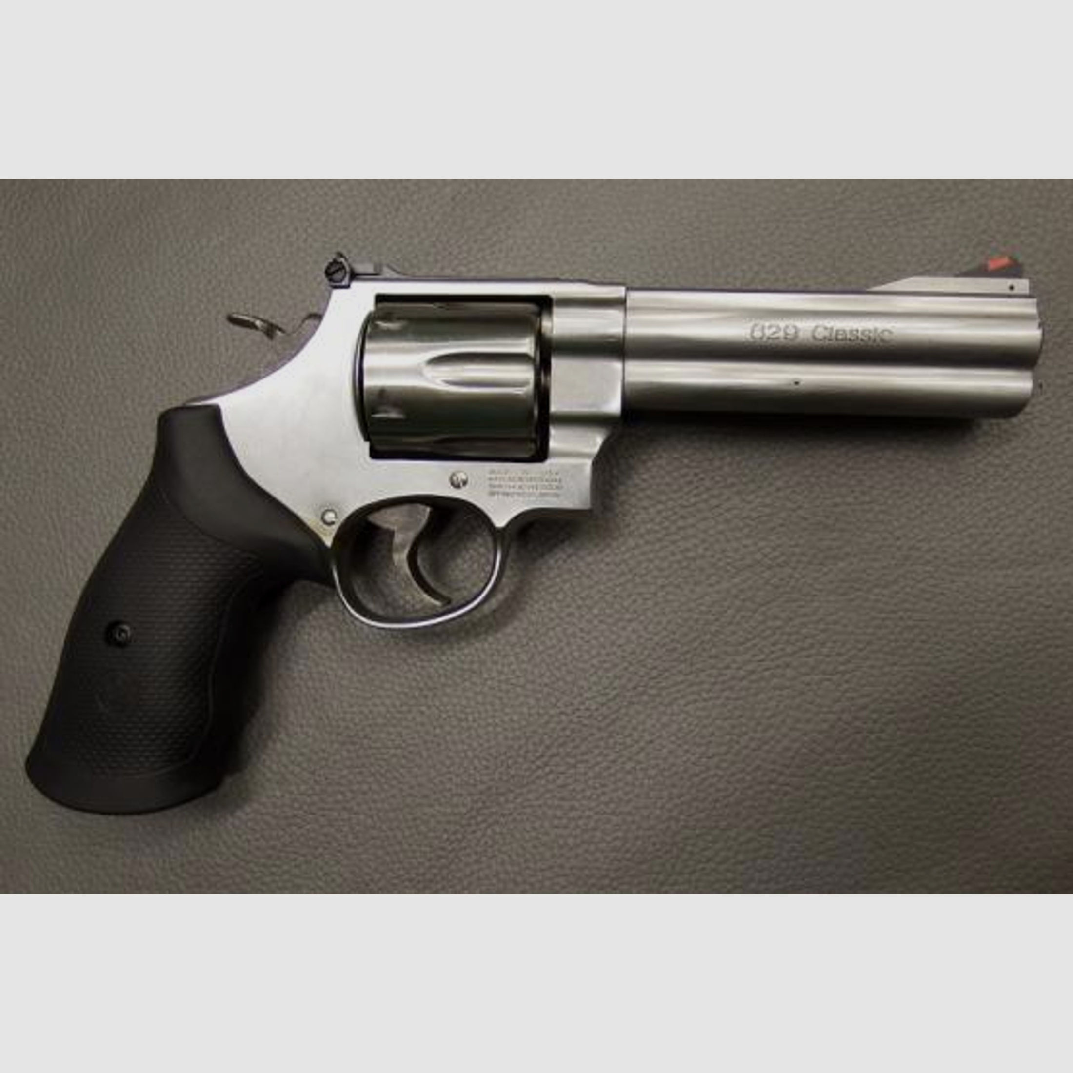 Smith & Wesson Mod. 629 Classic Lauflänge 5" Kaliber .44 Magnum Revolver