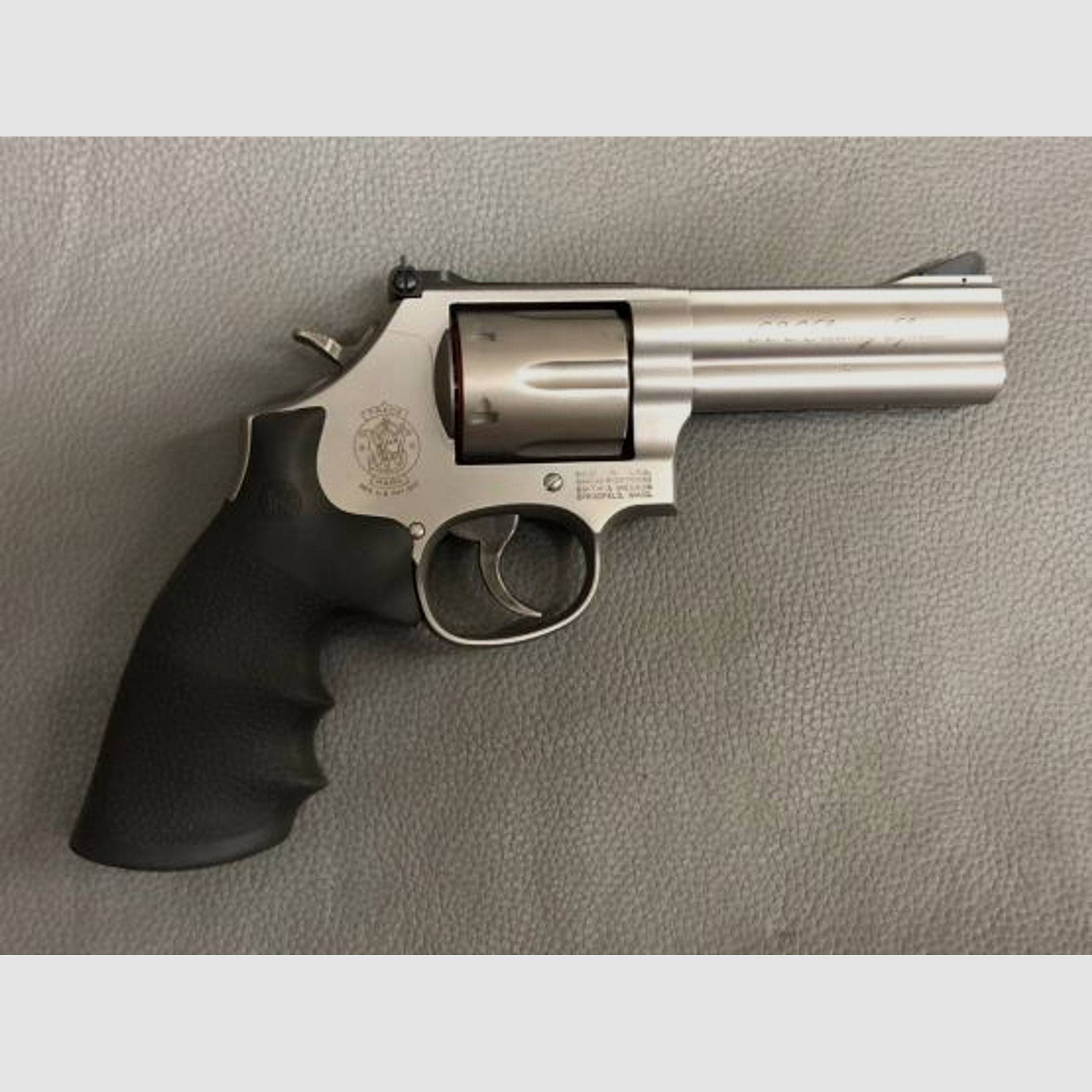 Smith & Wesson M686 .357 Security Special 4" RB, stainless/matt Revolver