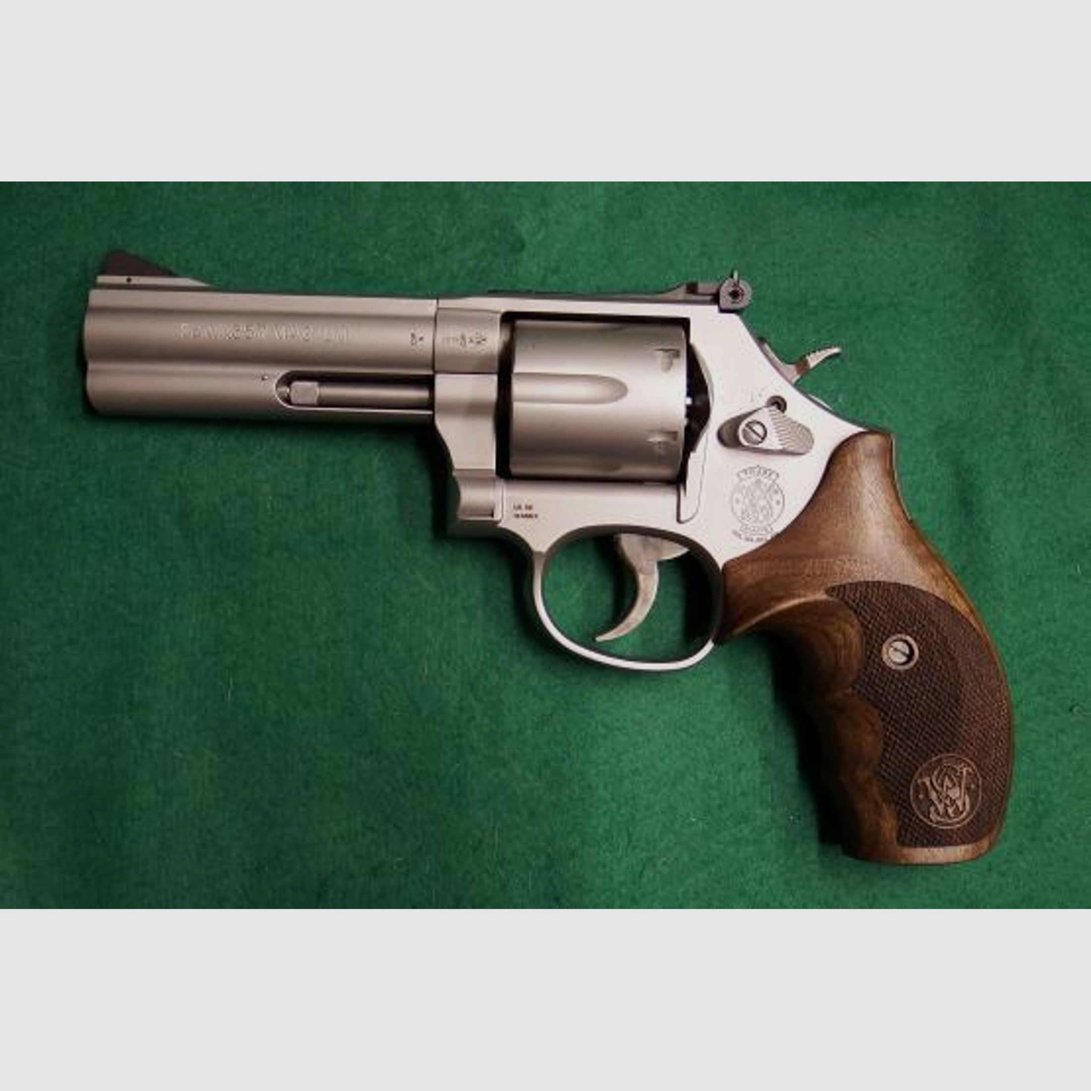 Smith & Wesson 686 Security Special 4" Kaliber .357 Magnum Revolver
