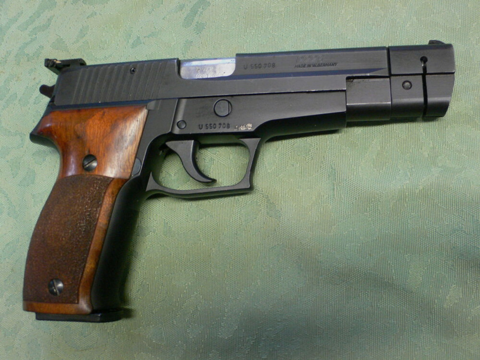 SIG-Sauer	 P226