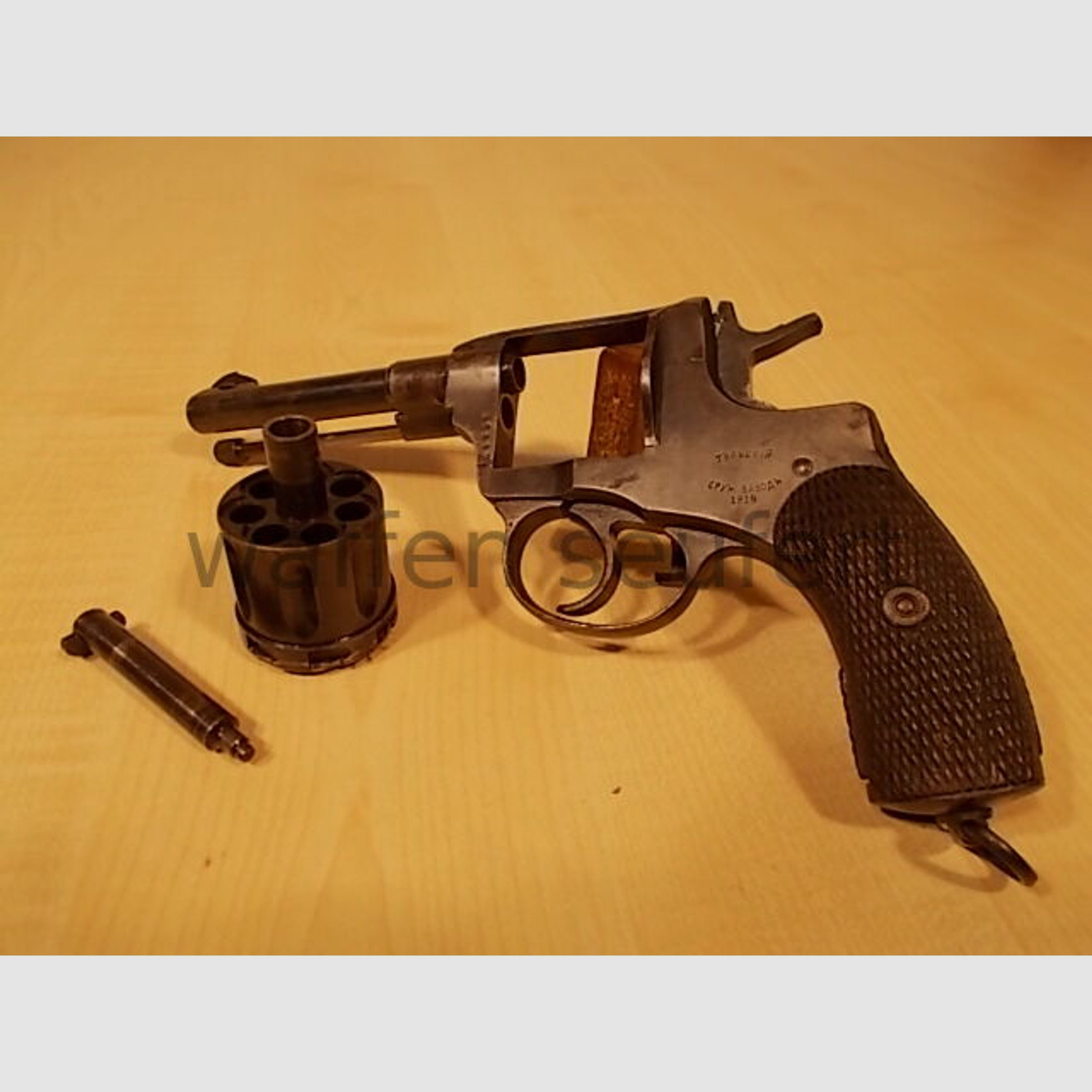 Nagant M1895 Revolver mit gasdichter Trommel