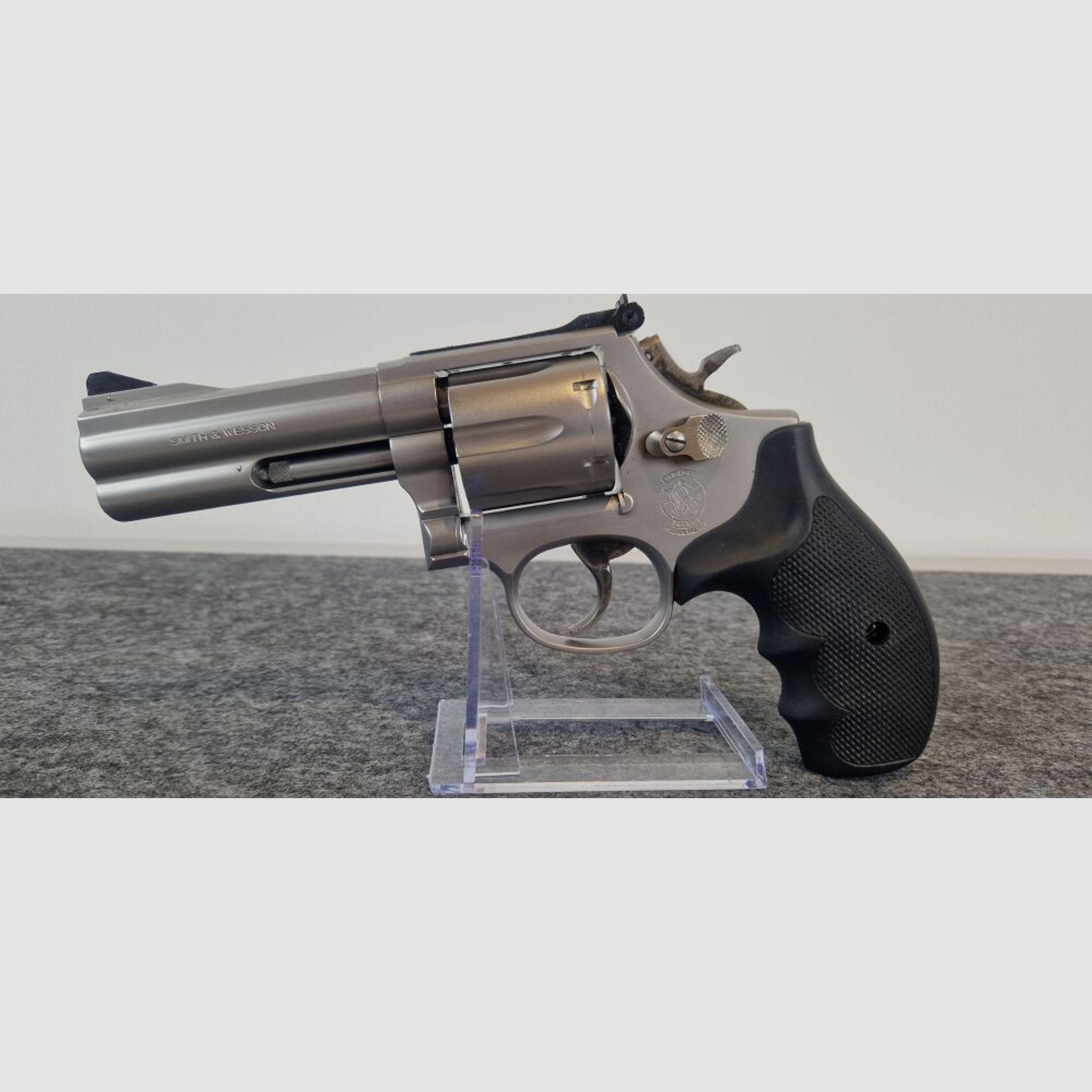 Smith & Wesson	 Revolver S&W Model 686-4 Security Special .357 Magnum