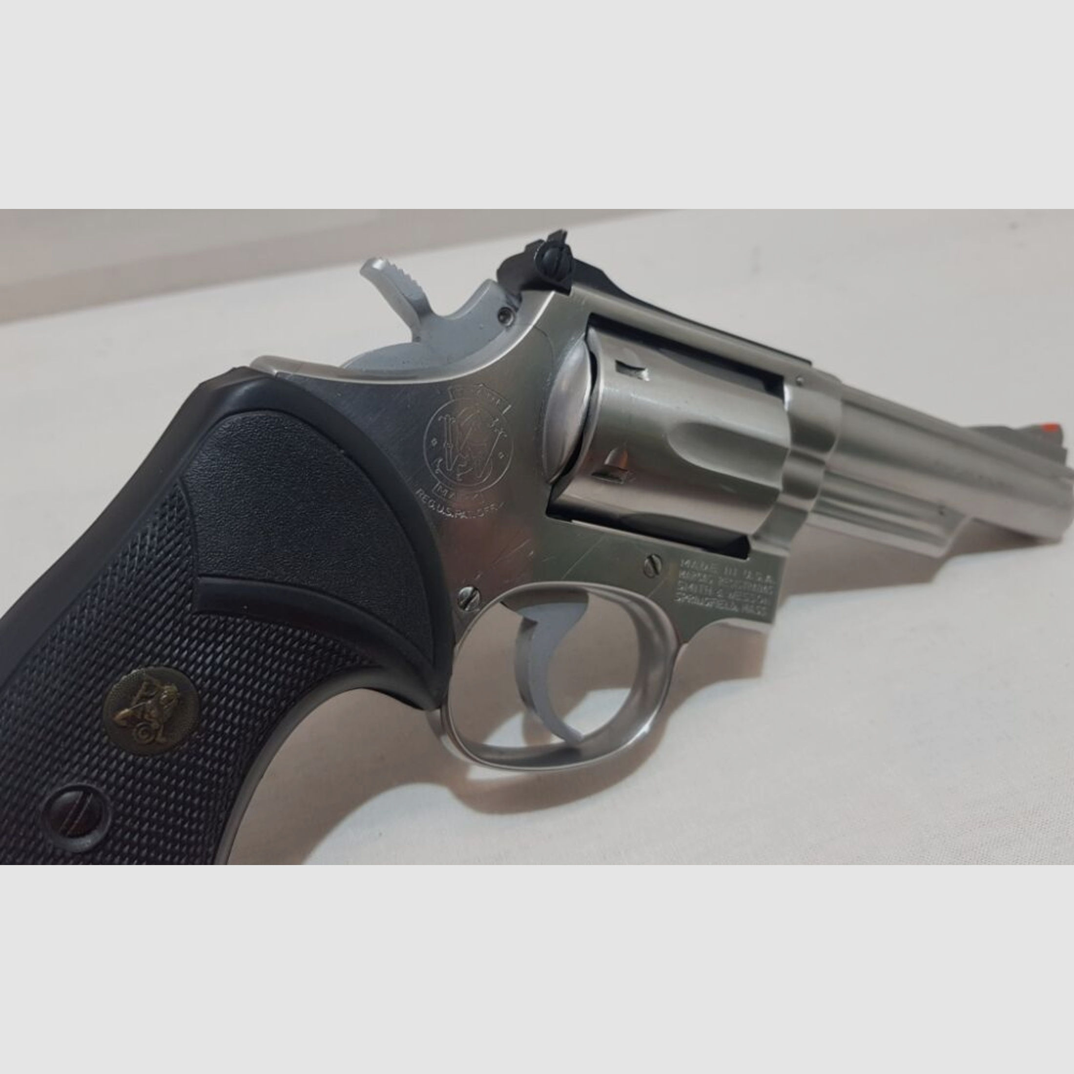 Smith & Wesson	 66