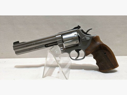 Smith & Wesson	 686 Target Champion