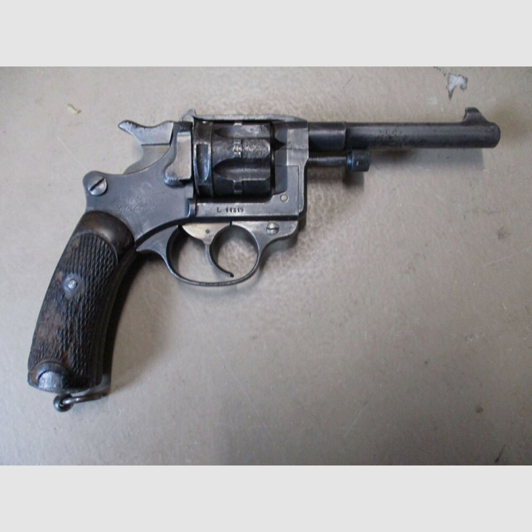 Revolver 8 mm Lebel M1892	 1892