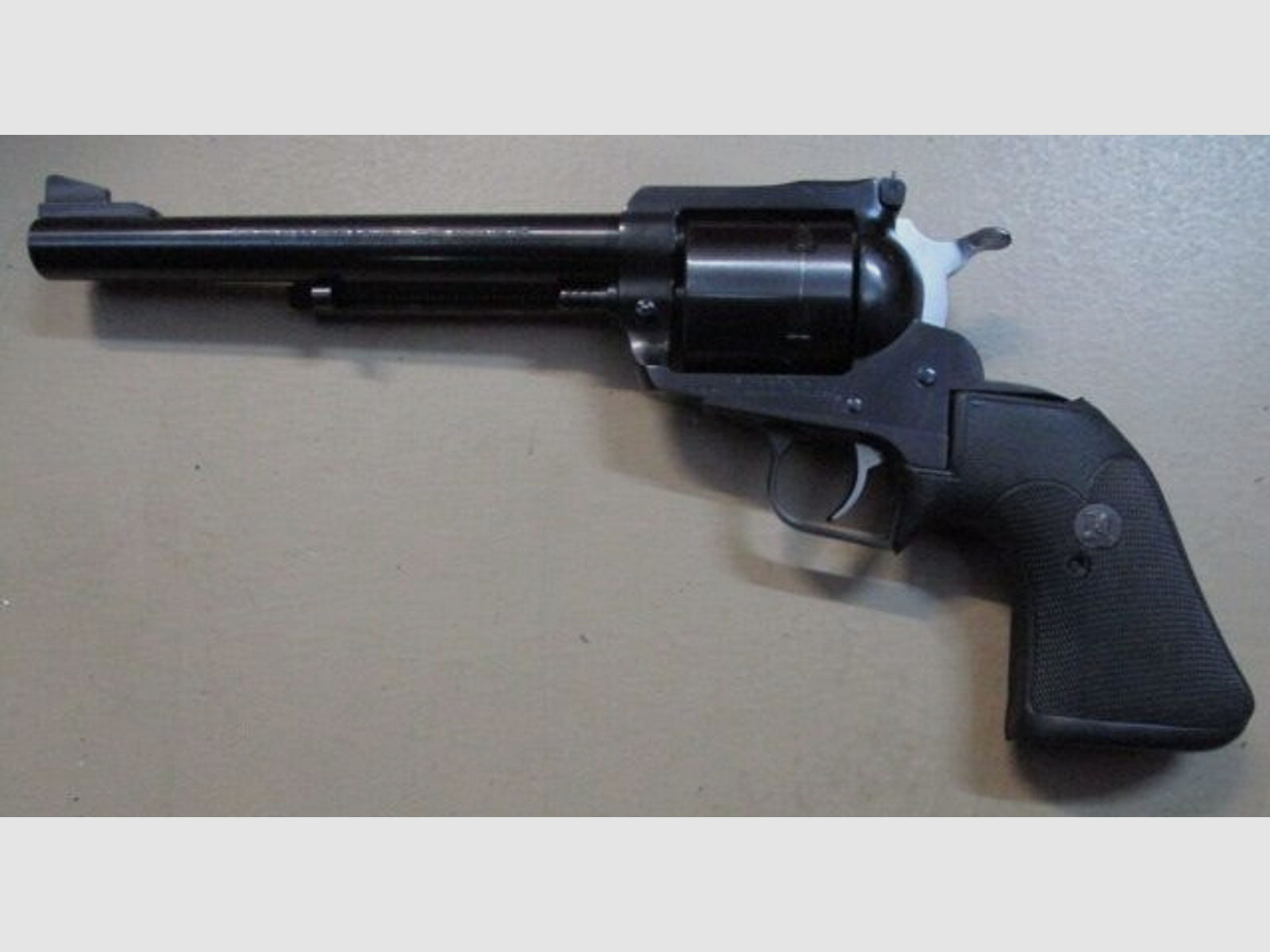 Revolver Ruger Super Blackhawk Pachmayr Griff .44 mag