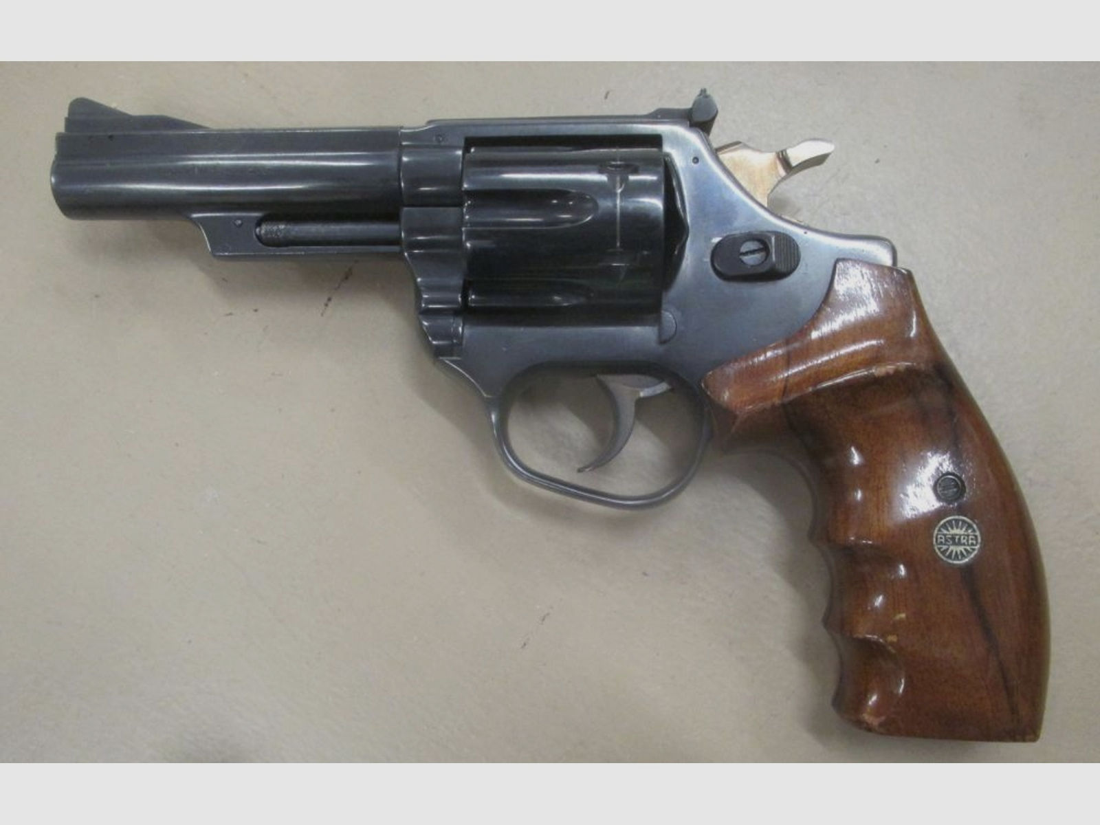 Revolver .357 magn, Astra, 4 Zoll