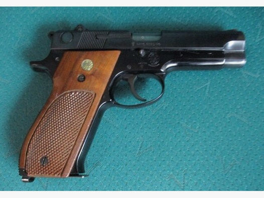 Pistole 9mm Luger Smith & Wesson Mod. 39 mit verstellbarer Visierung	 39
