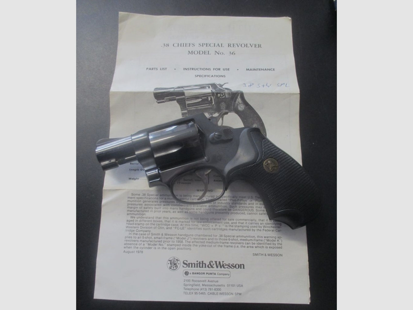 Revolver Smith & Wesson Mod. 36 mit Pachmayr Grip .38 spl	 36