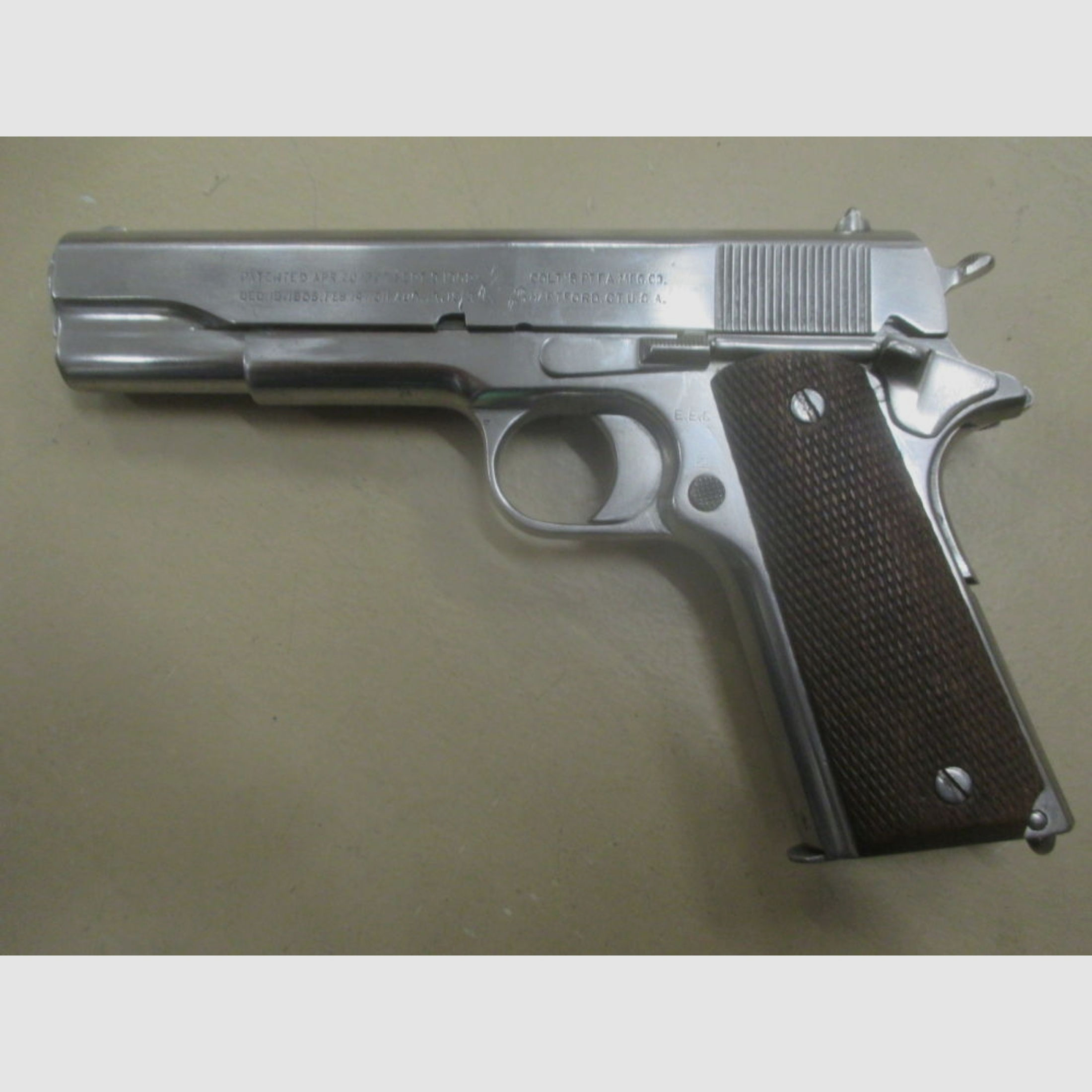 Pistole Colt 1911 -nicht A1- aus 1917 mit 4-stelliger Nummer	 1911