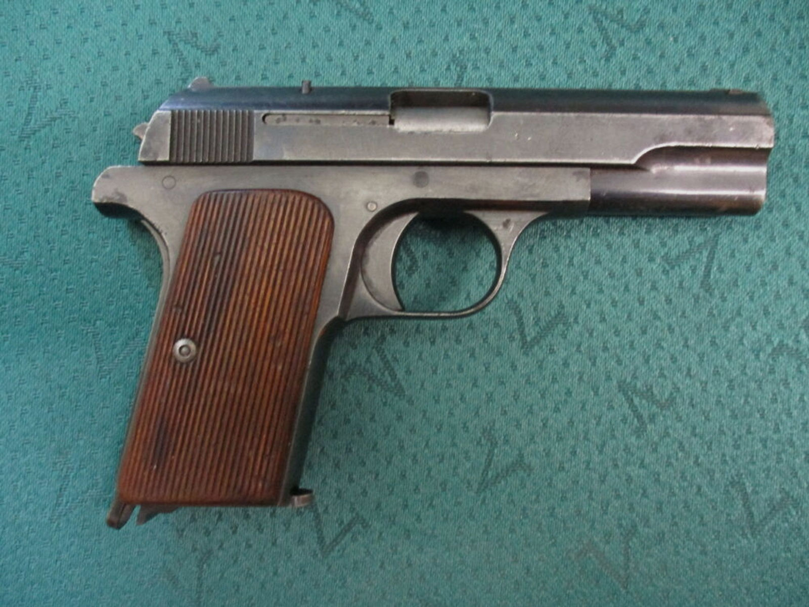 Pistole Femaru Ungang P37 9mm Broning kurz	 P37