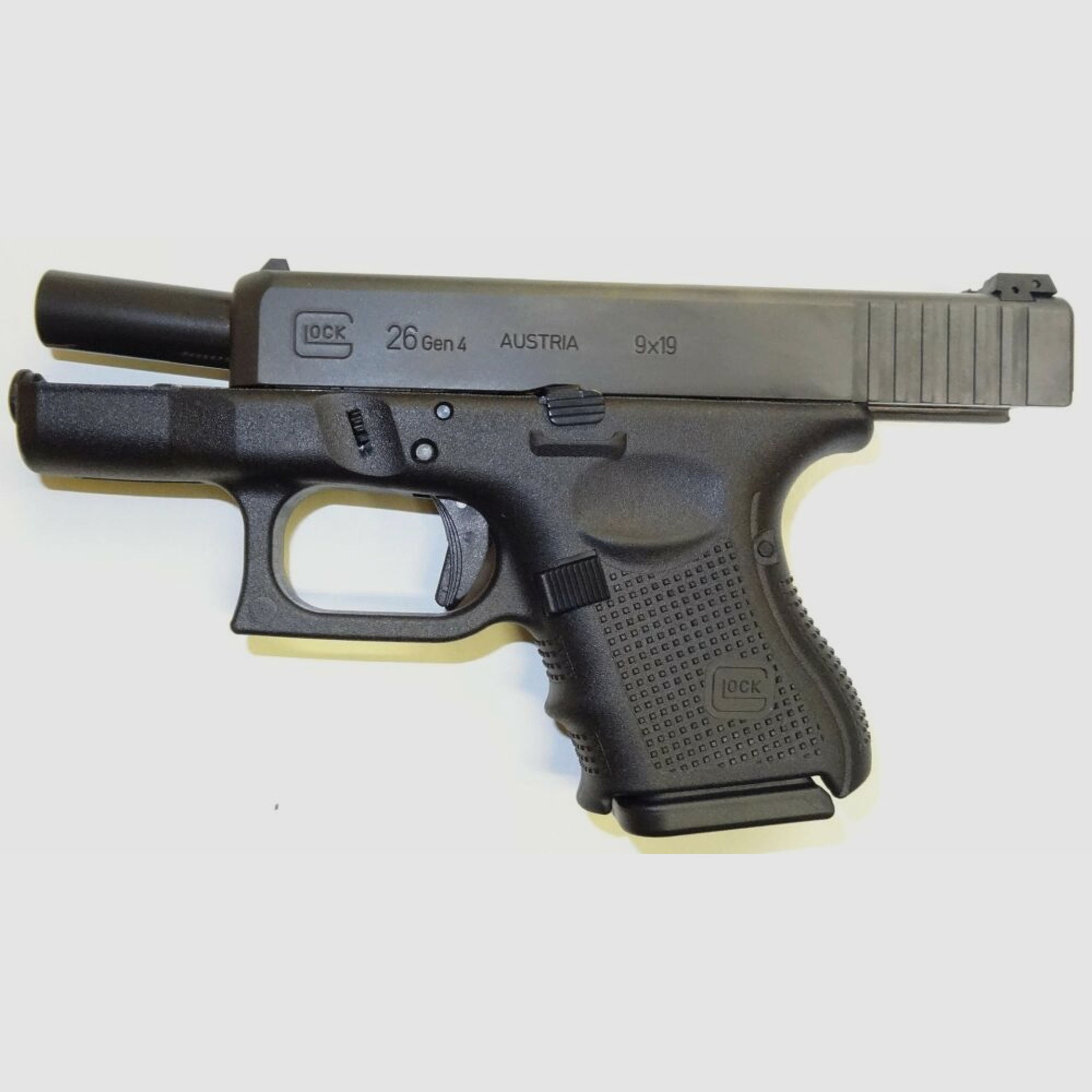 Glock	 Subcompact Pistole Glock 26 Gen4 im Kaliber 9mm Para ( 9x19 ) Inkl. Zubehör
