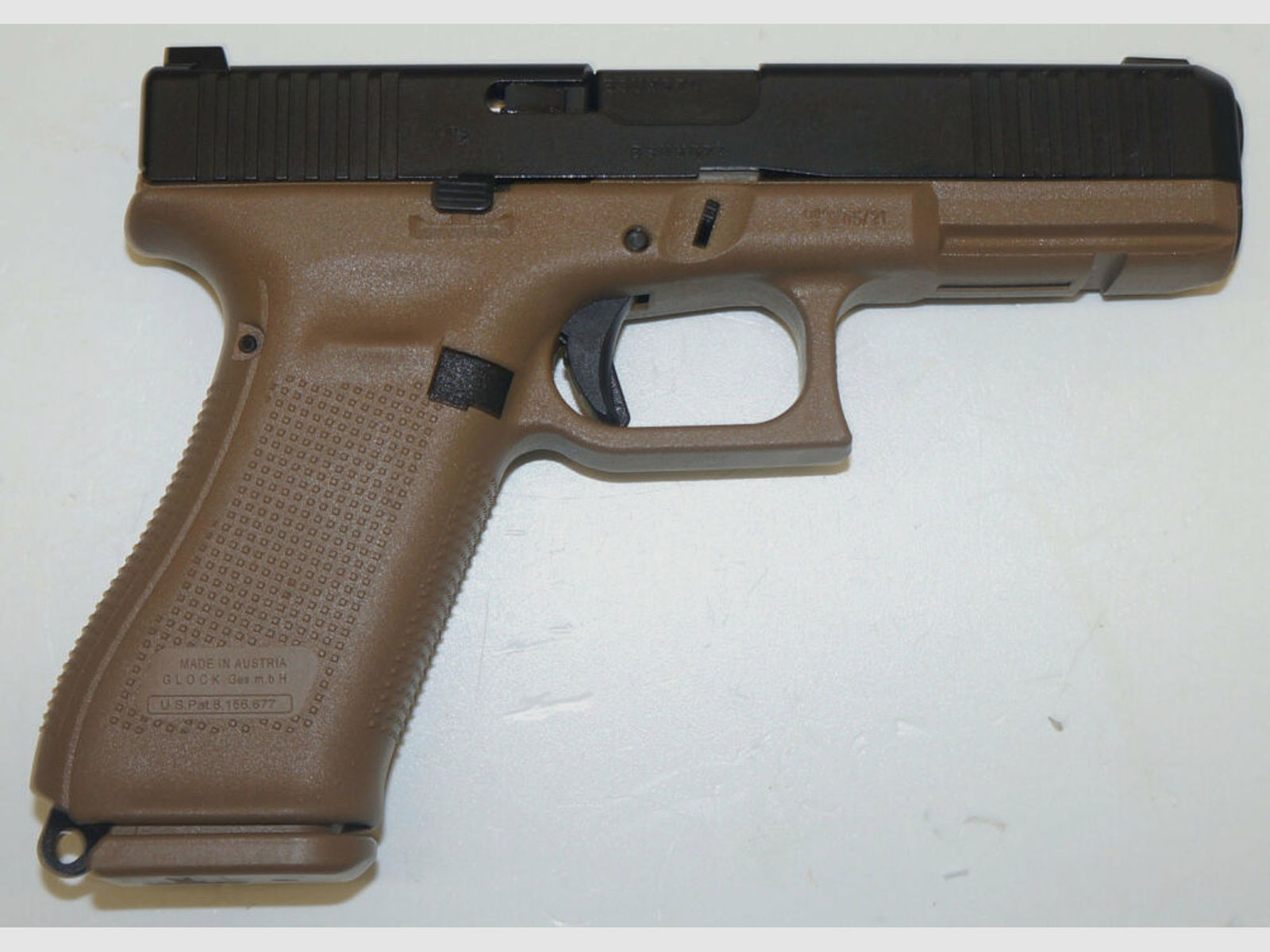 Glock	 Halbautom. Pistole Glock 17 Gen.5 FS/FXD "FR Coyote" Kal.9x19 Standartbewaffnung Französische Armee