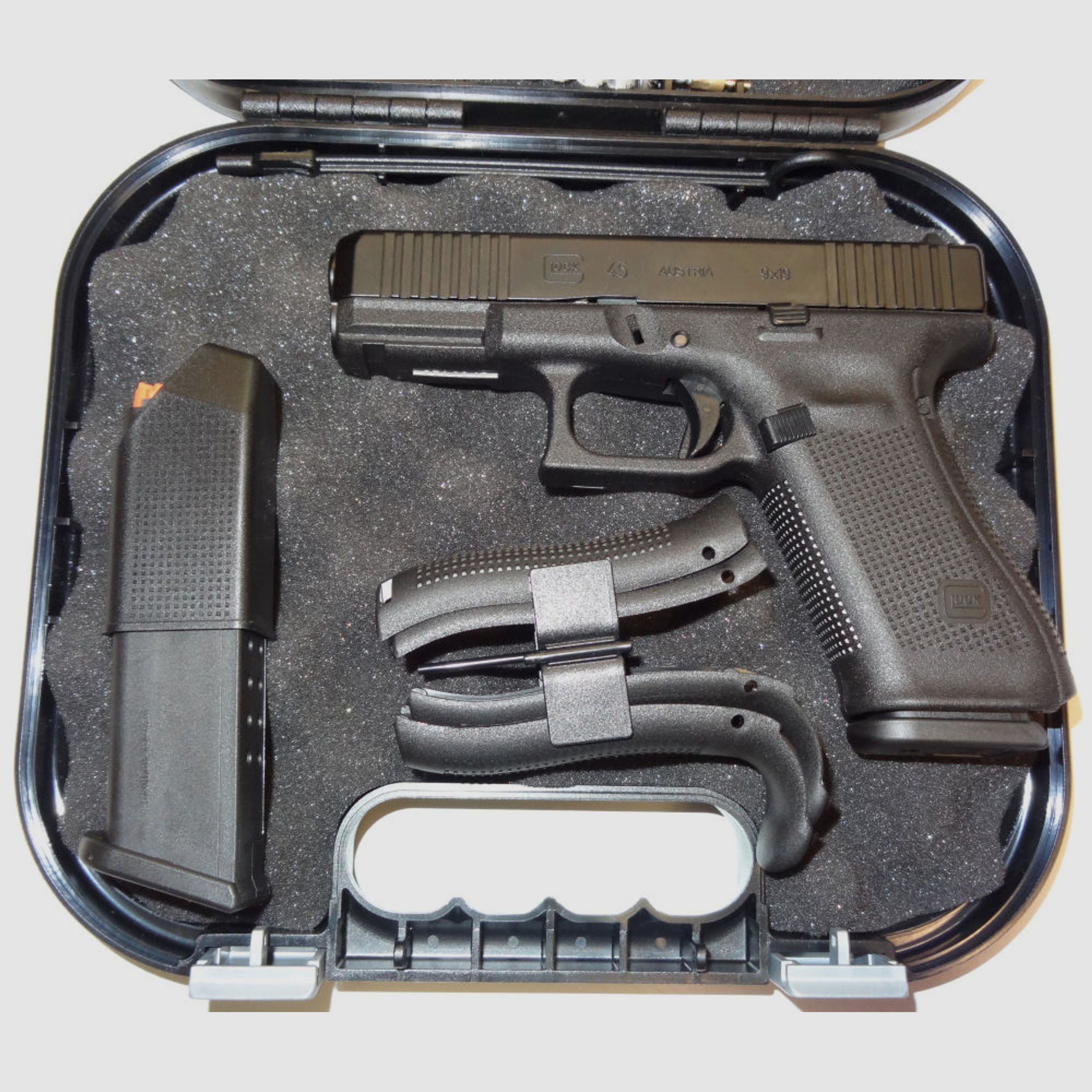 Glock	 Pistole Glock 45 Gen.5 Crossover im Kaliber 9mm Para ( 9x19 )