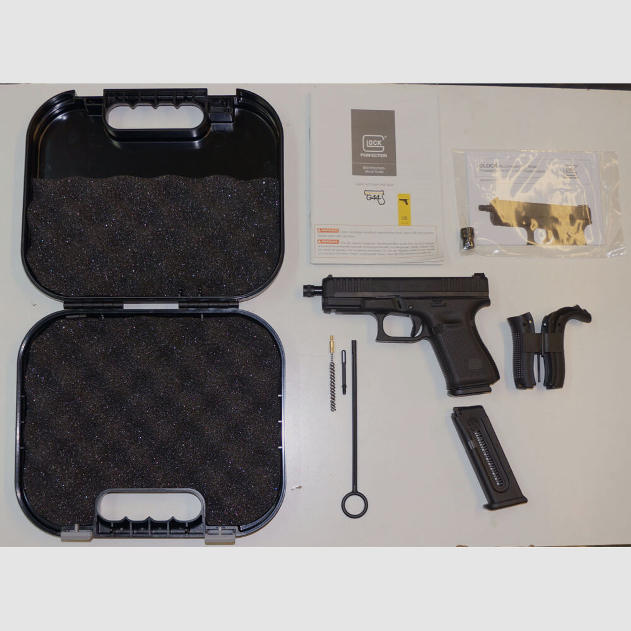 Glock	 Pistole Glock 44 Gen.5 mit Gewindelauf M9x0,75 im Kaliber 22L.r. Inkl.Zubehör