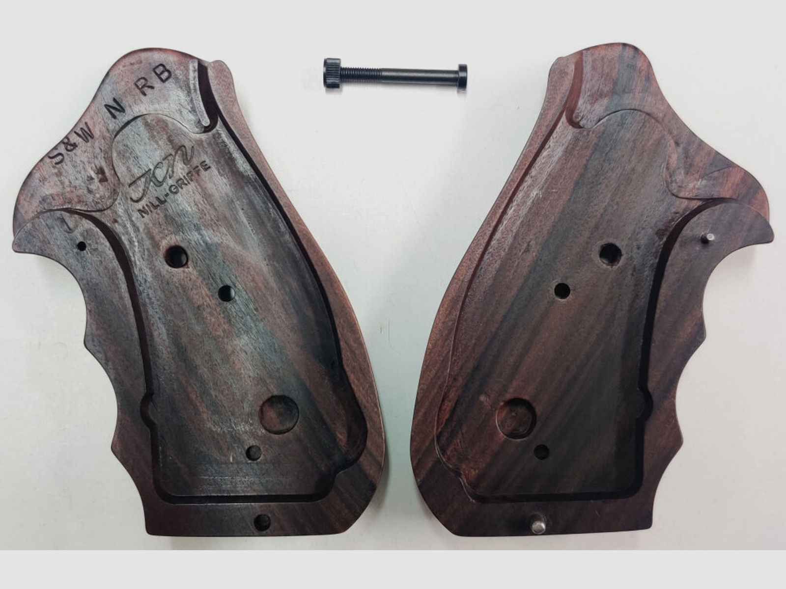 Nill Griffschalen angepasst für AMADEO Rossi Revolver	 Nill Griffschalen angepasst für AMADEO Rossi Revolver
