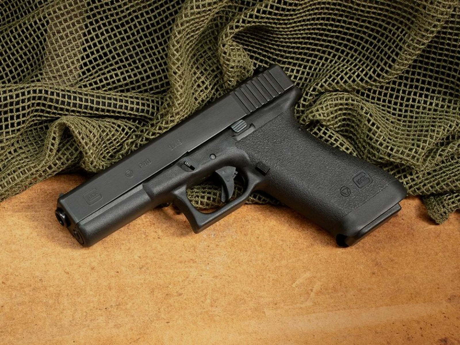 Glock	 Sondermodell 40 Jahre P80 Pistole Glock 80 im Kaliber 9mm Para (9x19) Inkl. Zubehör