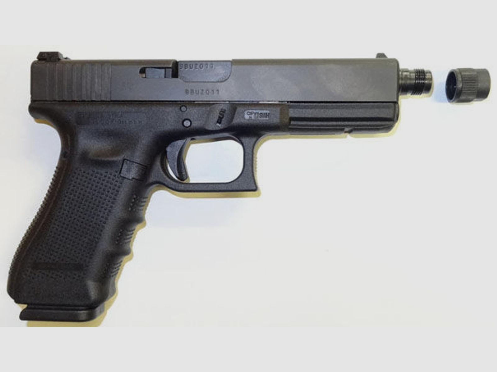 Glock	 Pistole Glock 17 Gen4 mit Gewindelauf M13,5x1 im Kaliber 9mm Para ( 9x19 ) Inkl. Zubehö