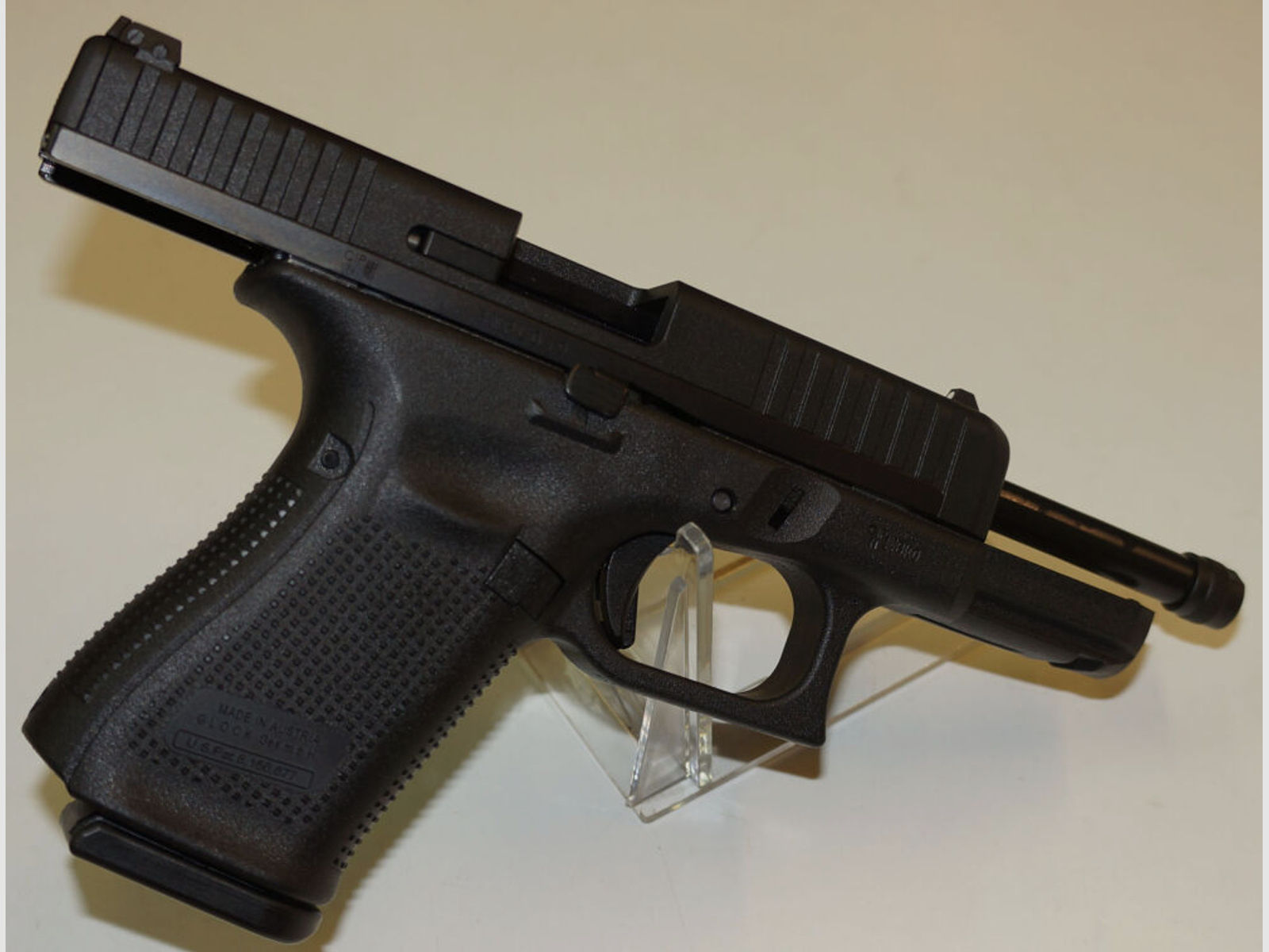 Glock	 Pistole Glock 44 Gen.5 mit Gewindelauf M9x0,75 im Kaliber 22L.r. Inkl.Zubehör