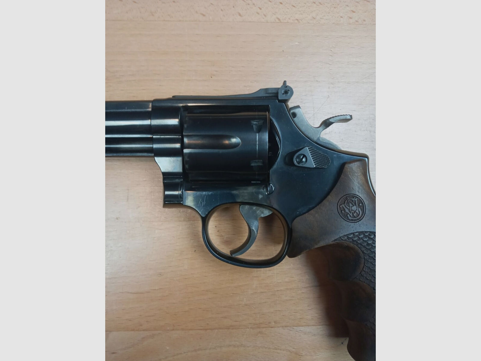 Smith & Wesson	 586-4