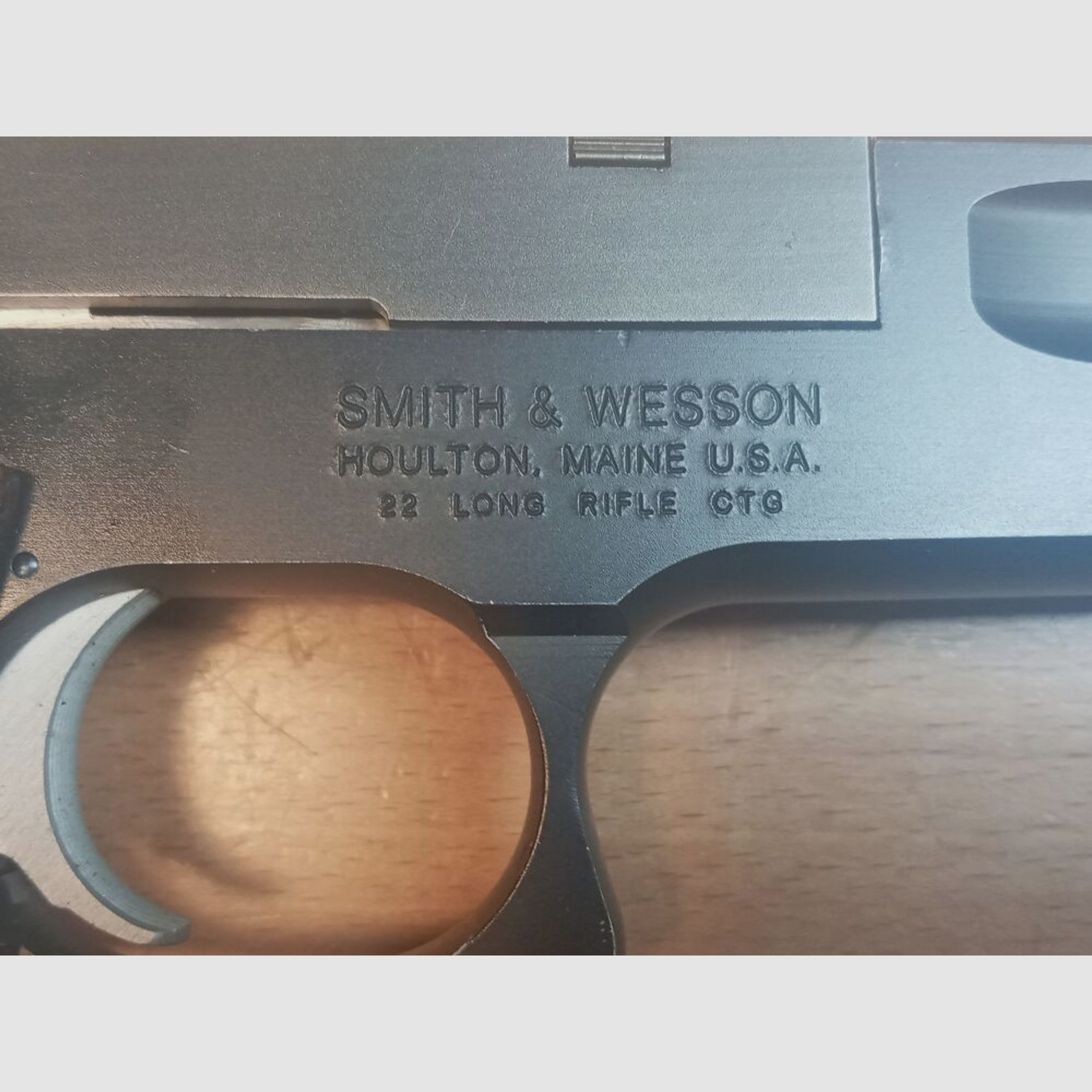 Smith & Wesson	 M 422
