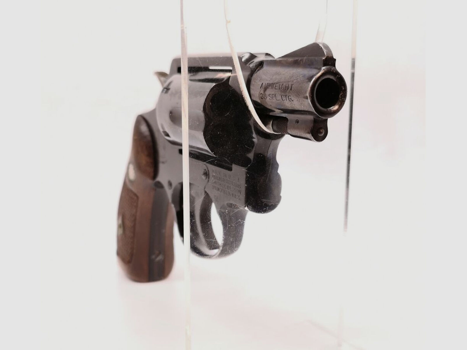 Smith & Wesson	 Mod. 17-1, kurze Fangschusswaffe, mit 50mm Lauf