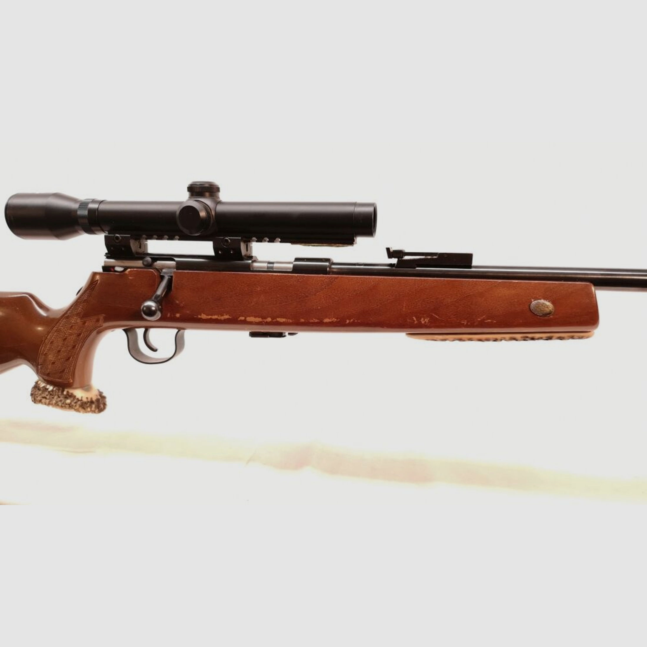 Mauser	 107 - mit Hirschfänger Applikationen verziert