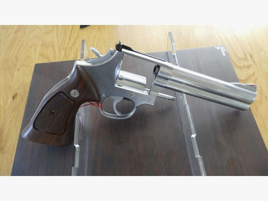 Smith & Wesson	 Modell 686-4