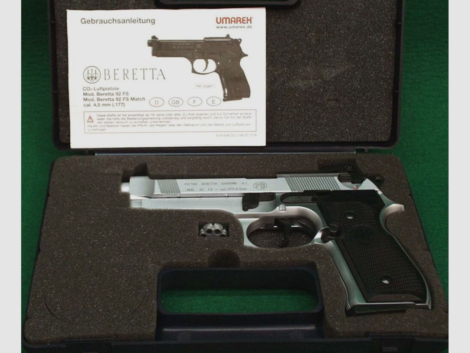 Umarex	 Beretta 92FS, Steel Finish, CO2 Pistole