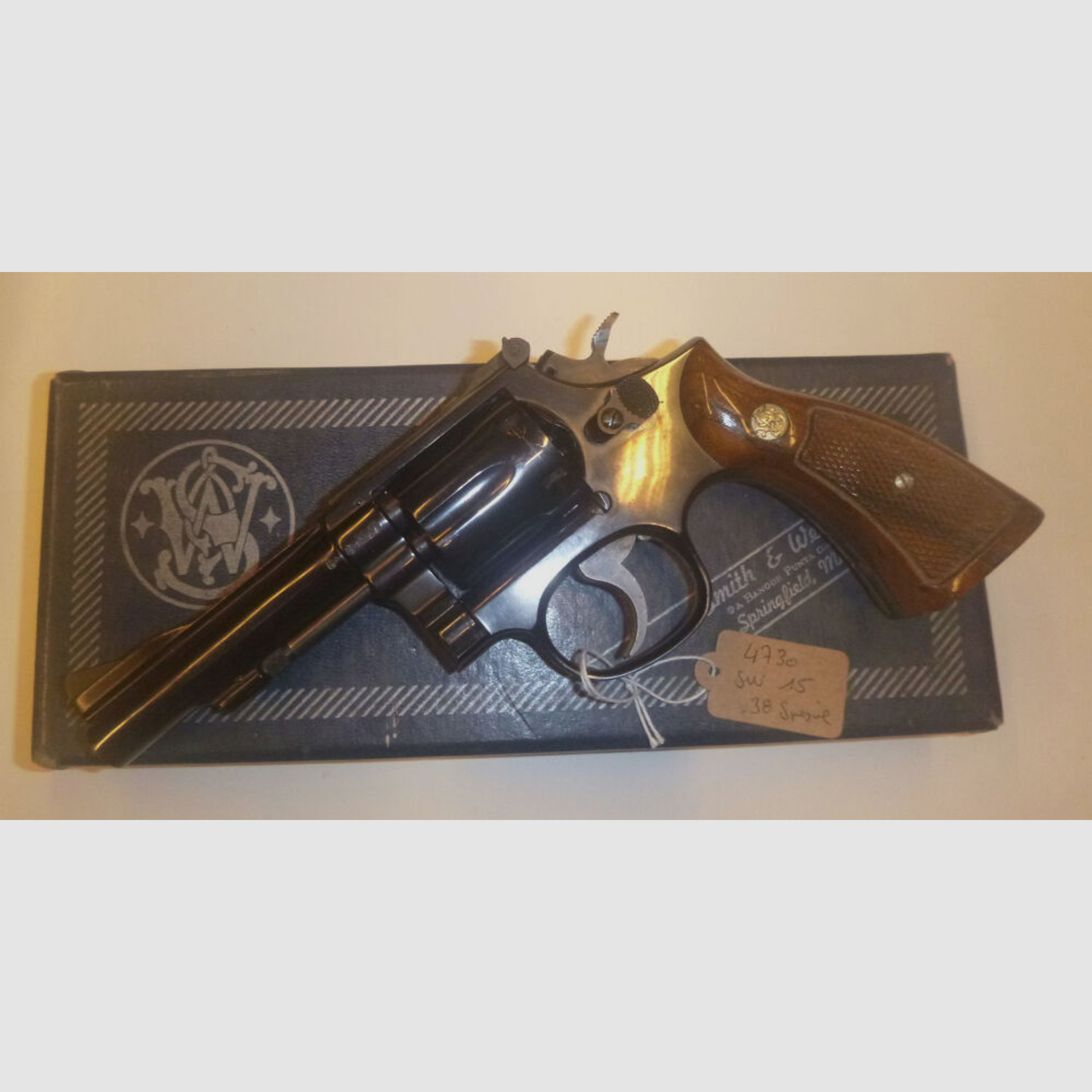 Smith & Wesson	 15