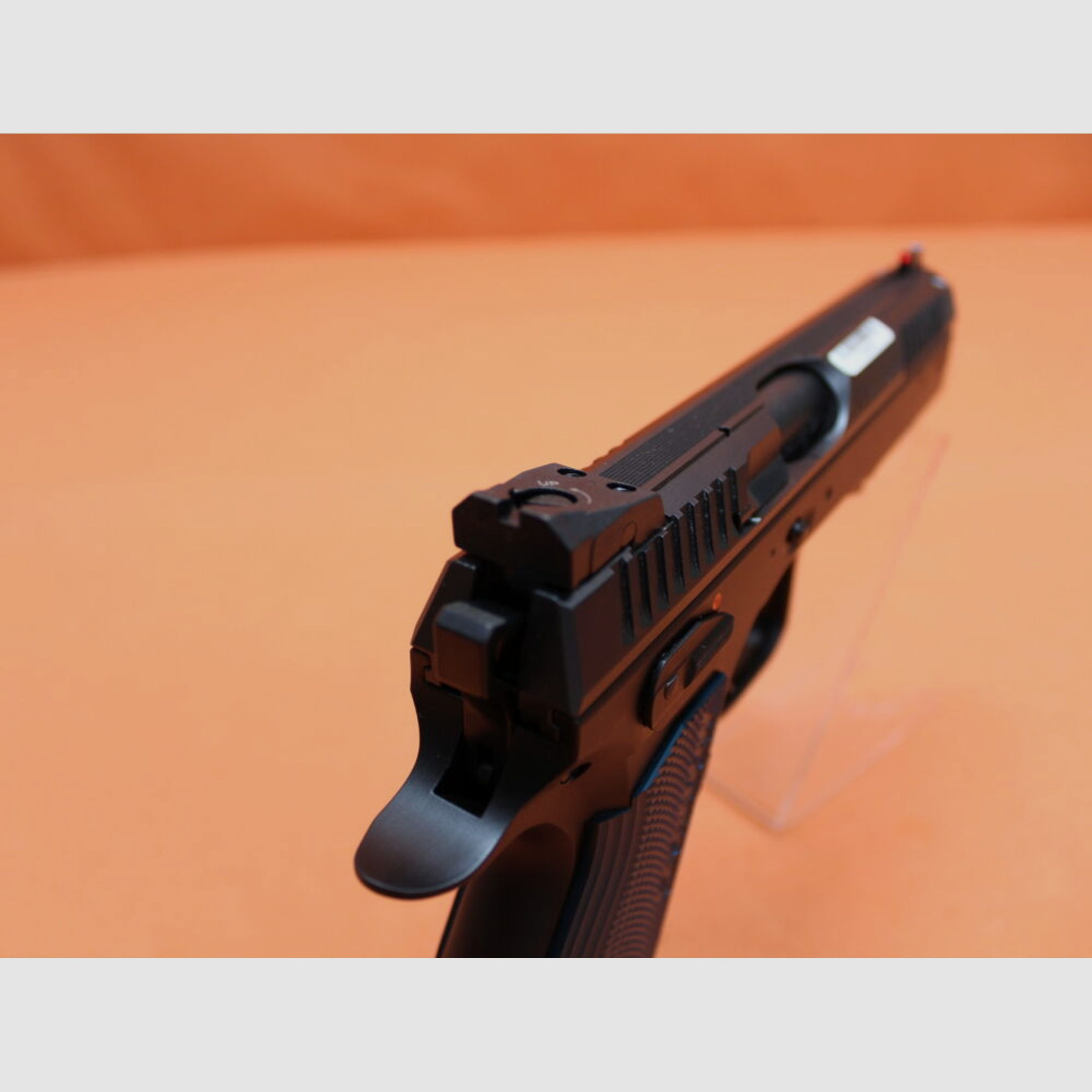 CZUB	 Ha.Pistole 9mmLuger CZUB SHADOW2 Black Poly SA-Abzug/Fiber-Leuchtkorn/3 Magazine (9mmPara/9x19)CZ75