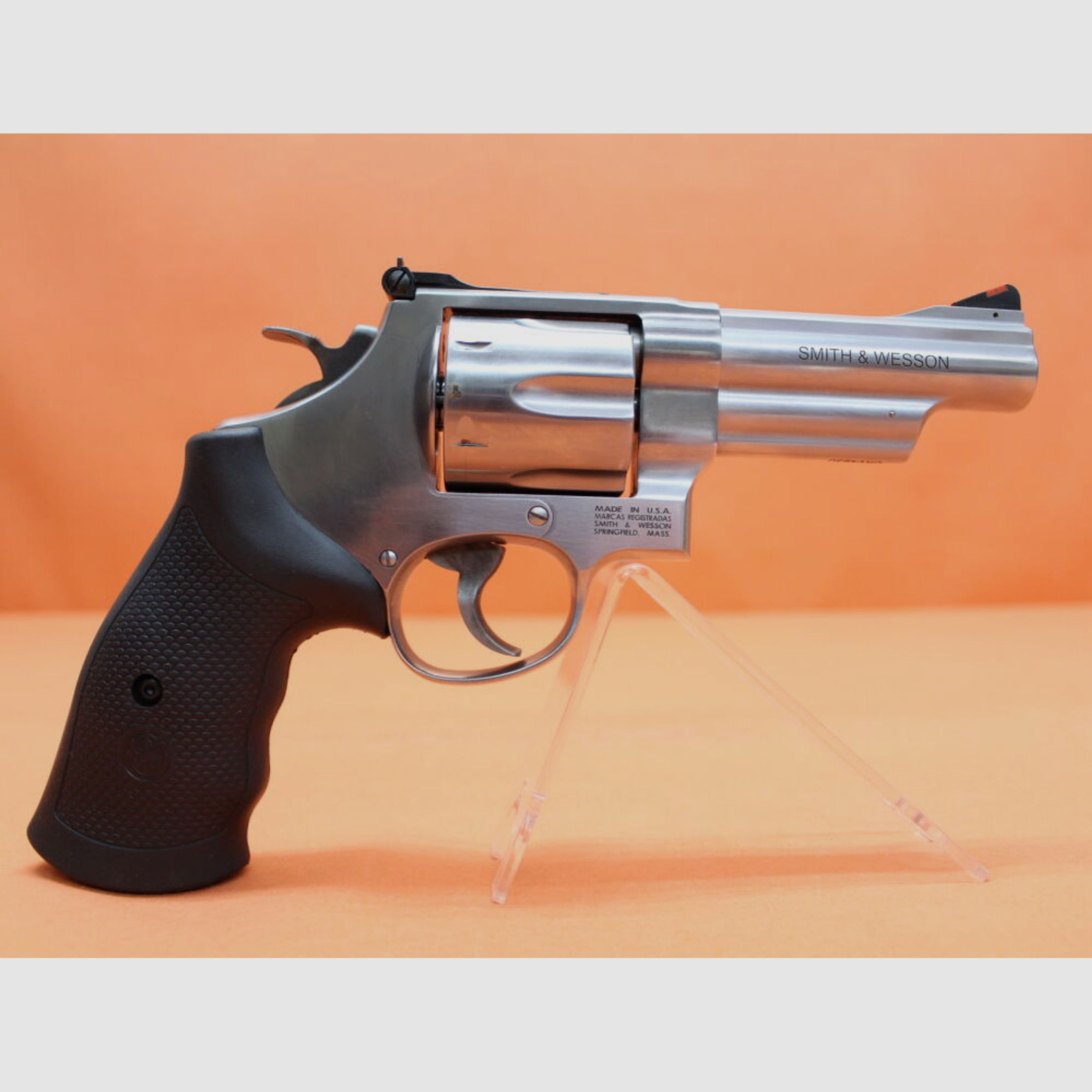 Smith & Wesson/S&W	 Revolver .44RemMagnum Smith&Wesson/ S&W629-6 Stainless, 4" Lauf/ Mikrometervisier/ Gummigriff