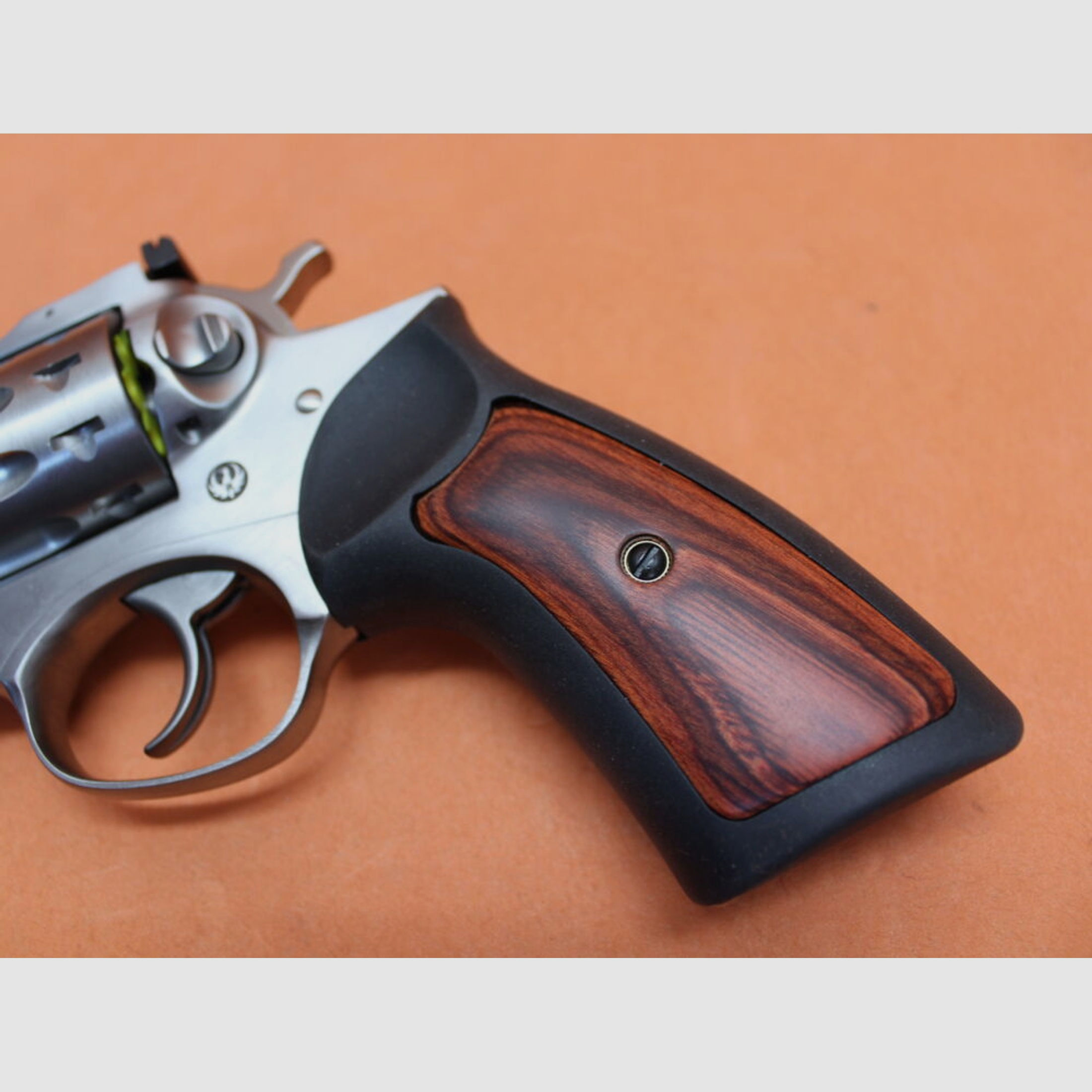 Ruger	 Revolver .22lr Ruger GP100 Stainless 5,5" Lauf/ Mikrometervisier/ 10-Schuss Trommel (.22lfB/.22L.R.)