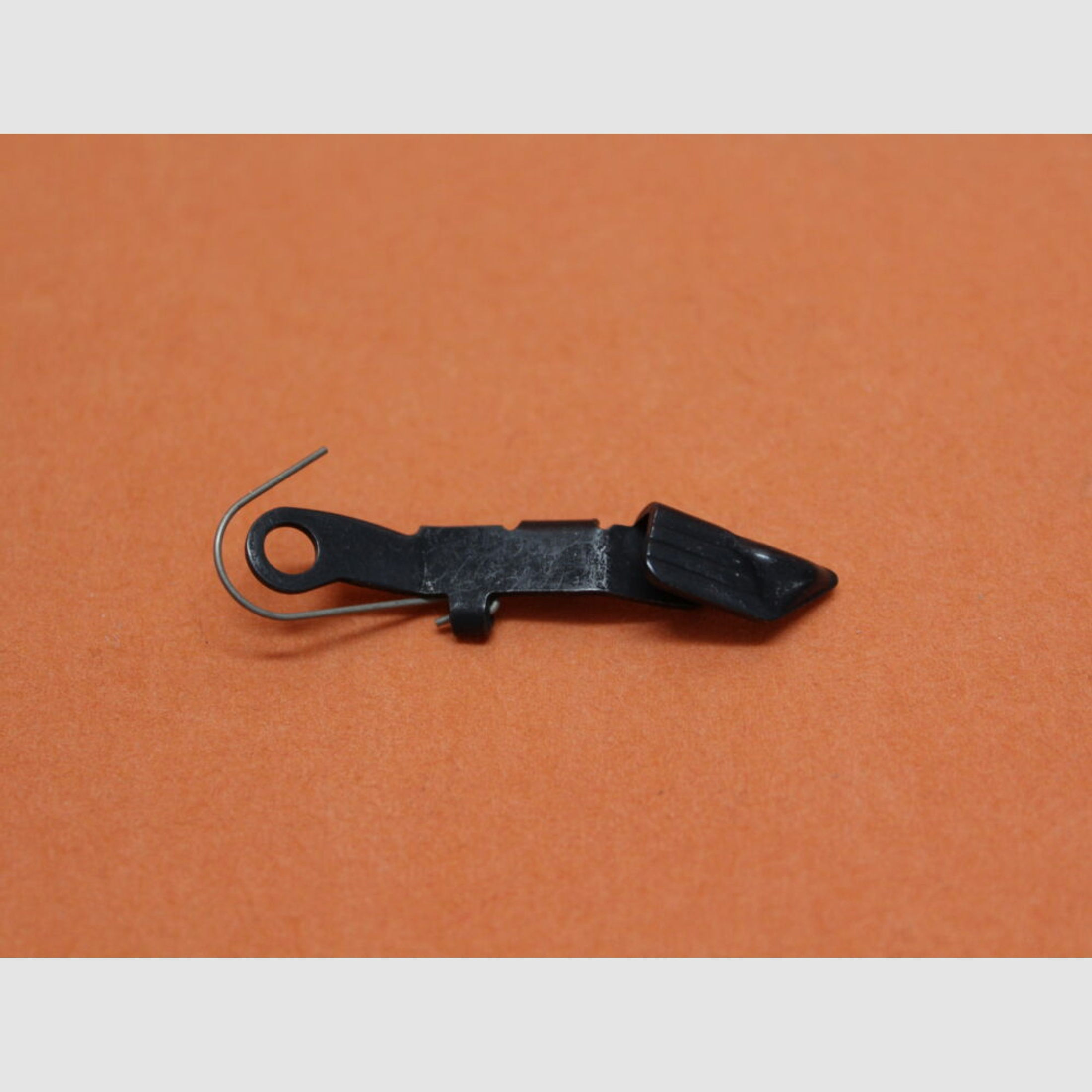 Glock	 Glock (-Gen.4): Verschlussfanghebel verlängert Large Frame (ab Modelljahr 2001)