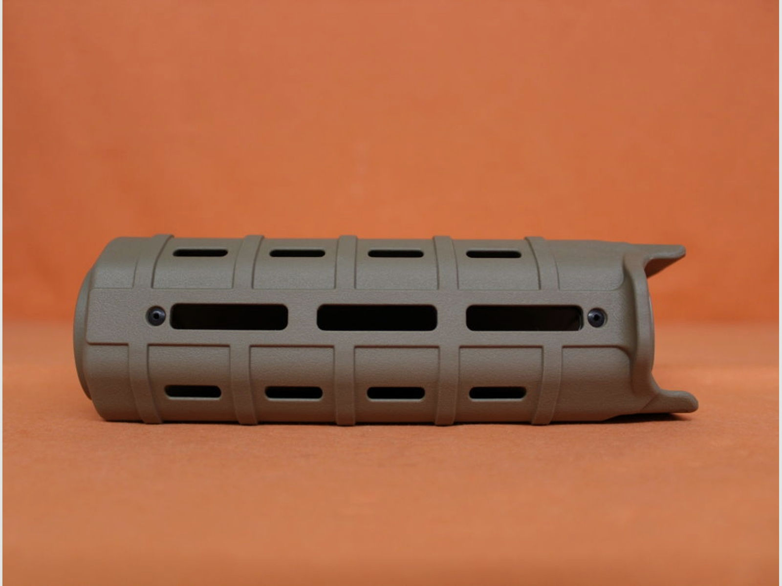 Magpul	 AR-15: Handguard Magpul MOE M-LOK (MAG424-FDE) Carbine Polymer Flat Dark Earth (Magpul Original Equipment).