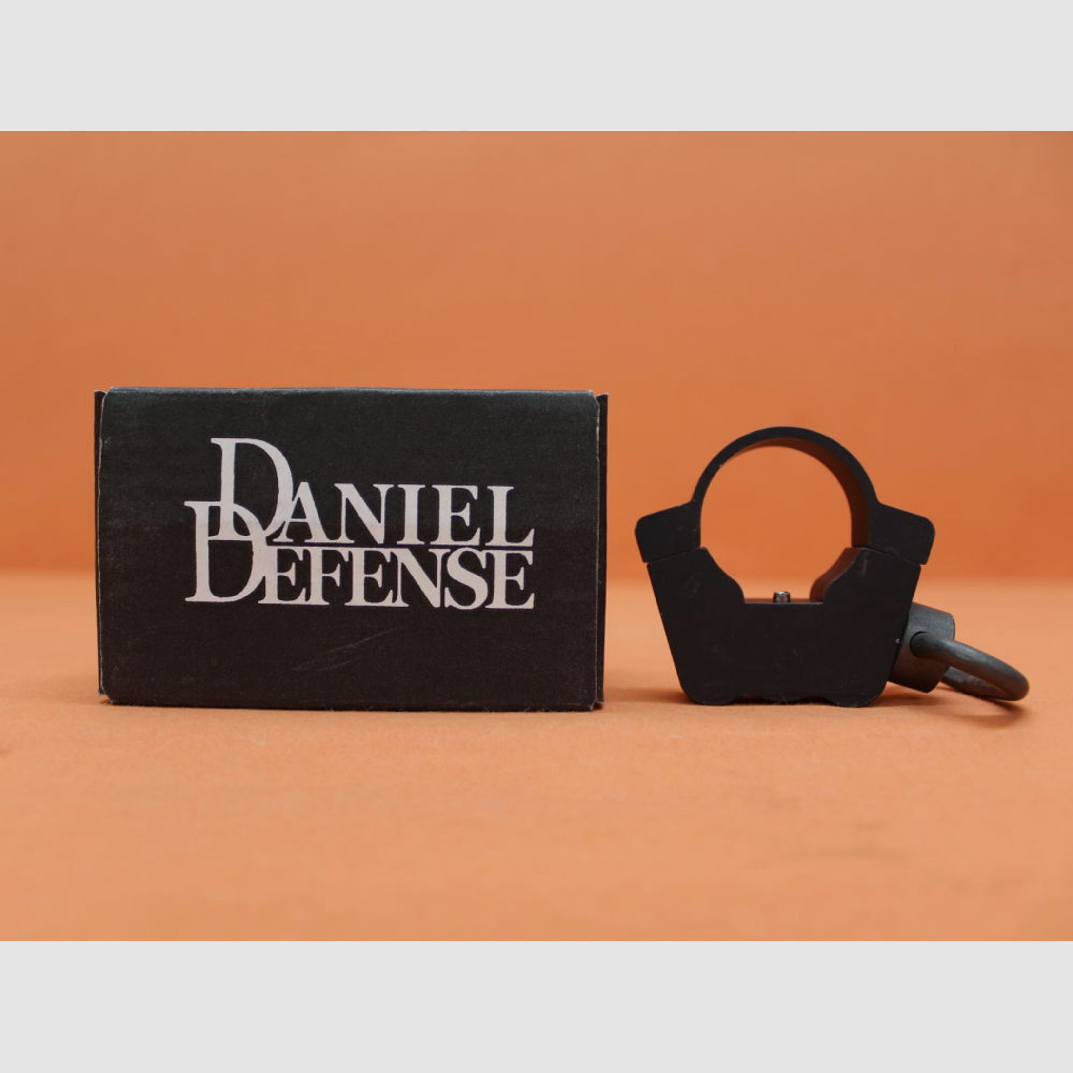 Daniel Defens, Inc.	 AR-15: Daniel Defense (DD-5002) EZ Carbine Swivel Attachment Point Aufnahme für QD Push-B. Riemenöse