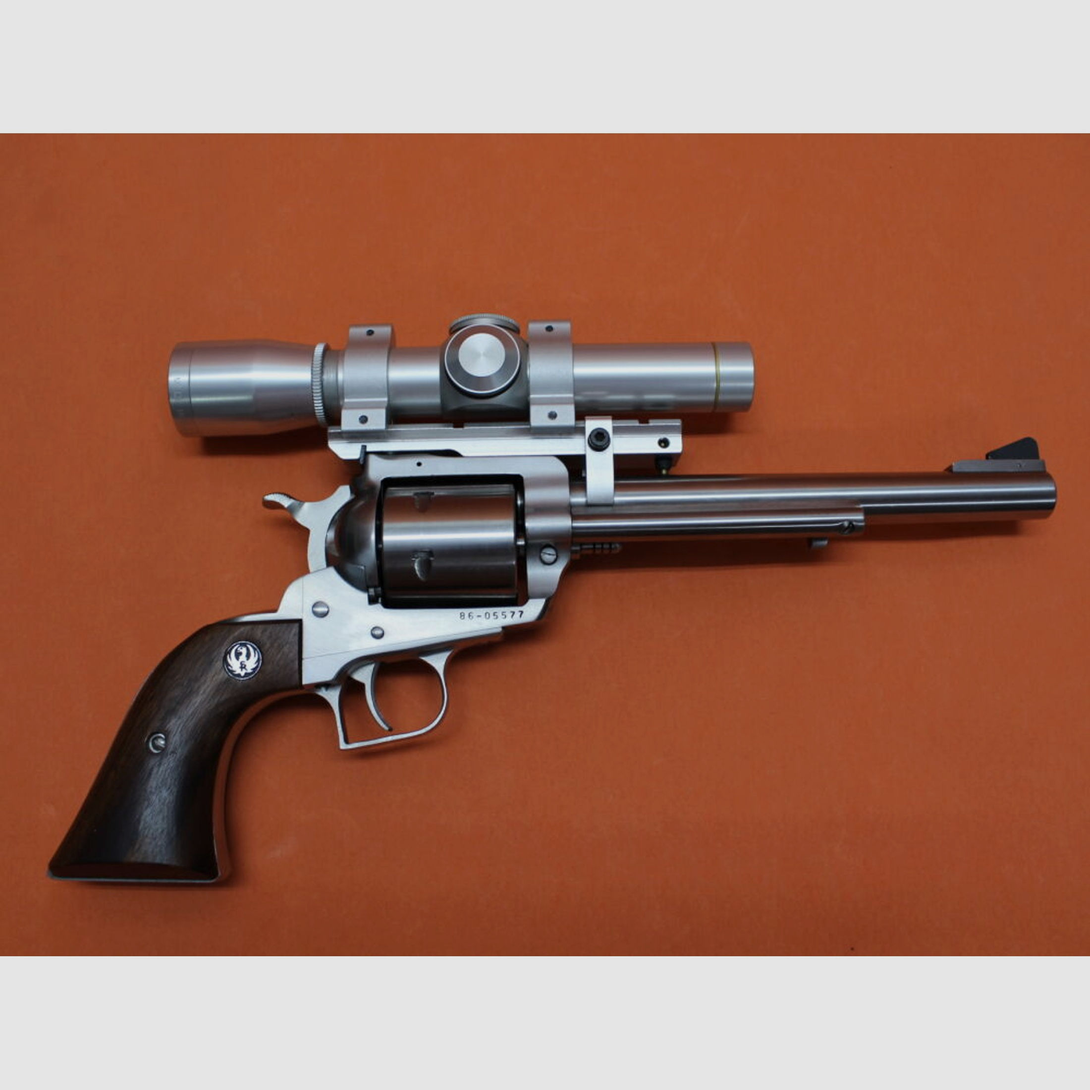 Ruger	 Revolver .44RemMagnum Ruger Super Blackhawk Stainless 7,5" Lauf mit Zielfernrohr Leupold M8-2X EER