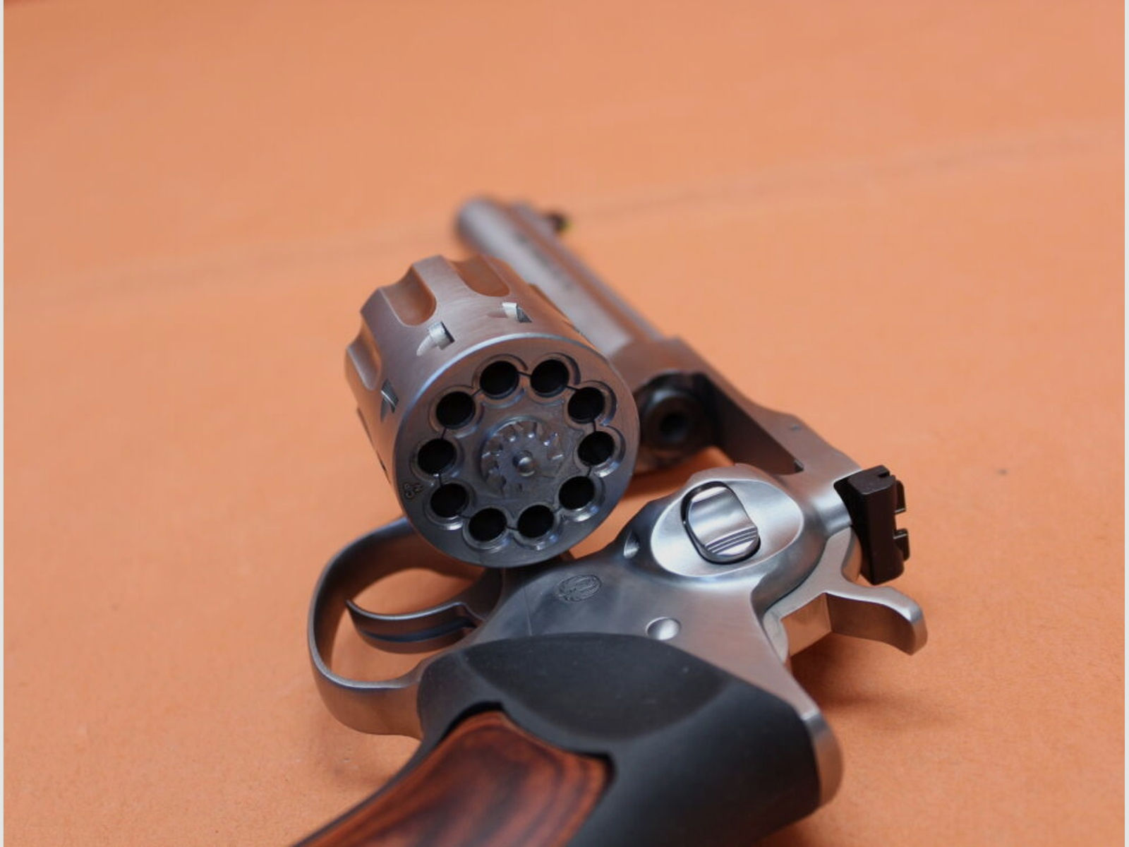 Ruger	 Revolver .22lr Ruger GP100 Stainless 5,5" Lauf/ Mikrometervisier/ 10-Schuss Trommel (.22lfB/.22L.R.)