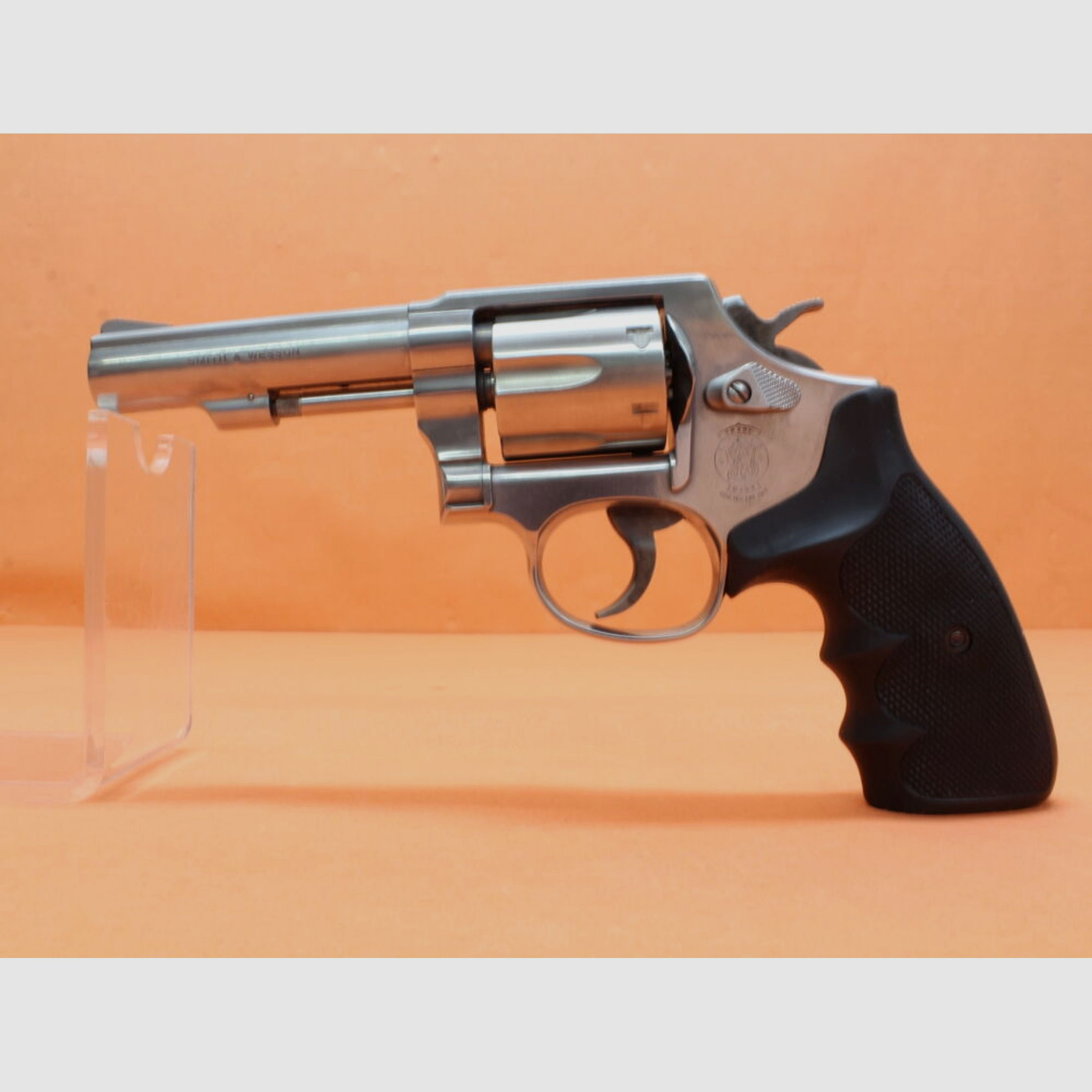 Smith & Wesson/S&W	 Revolver .38Special Smith&Wesson/ S&W64-6 stainless, 4" Lauf mit Rampenkorn/ Gummigriff