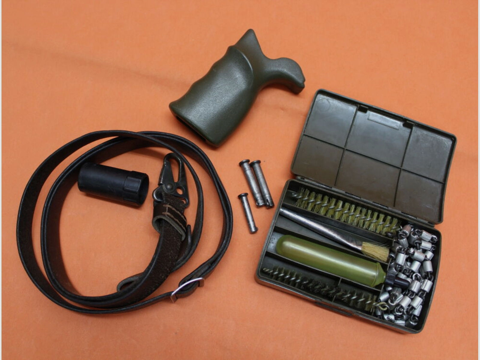 BUND SURPLUS	 Heckler&Koch/H&K HK G3 Komplett-Set oliv BUND H&K Handschutz/Pistolengriff/Schulterstütze/Mag.T.KSt