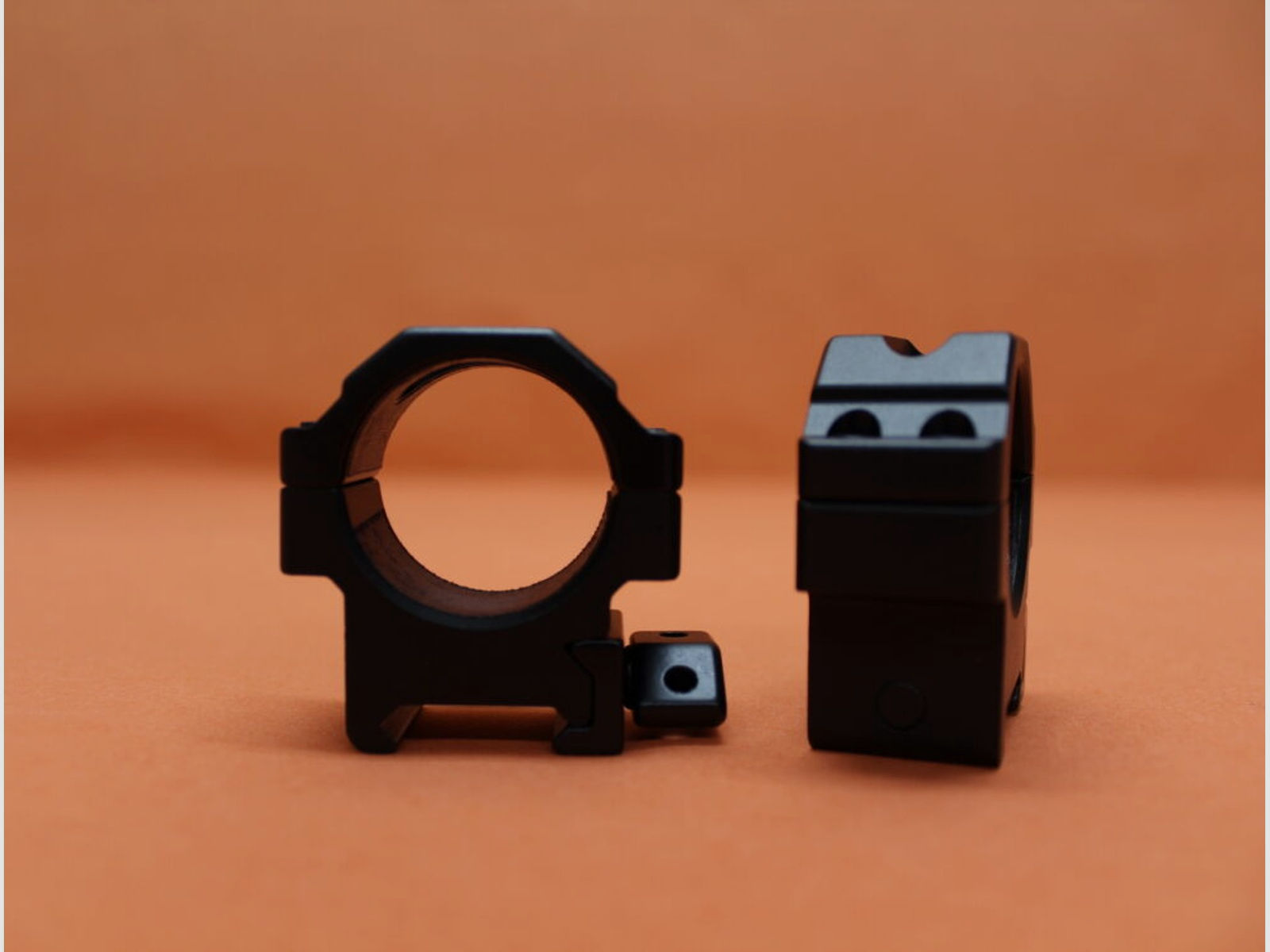 UTG - Leapers	 UTG QD Montageringe 30mm Low (RG2W3104) Twist Lock Alu schwarz für Picatinnyprofil BH=10mm