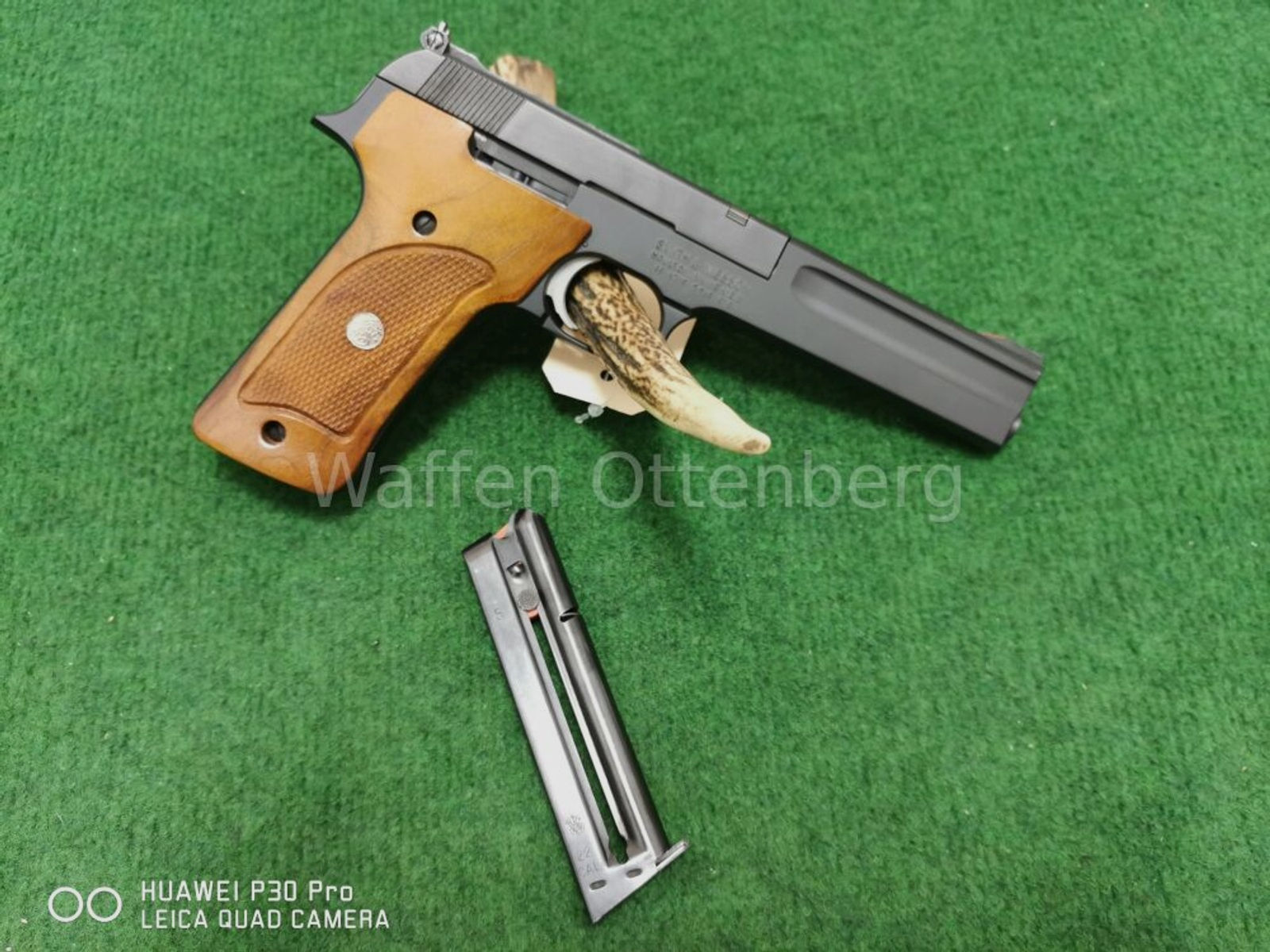 Smith & Wesson	 422