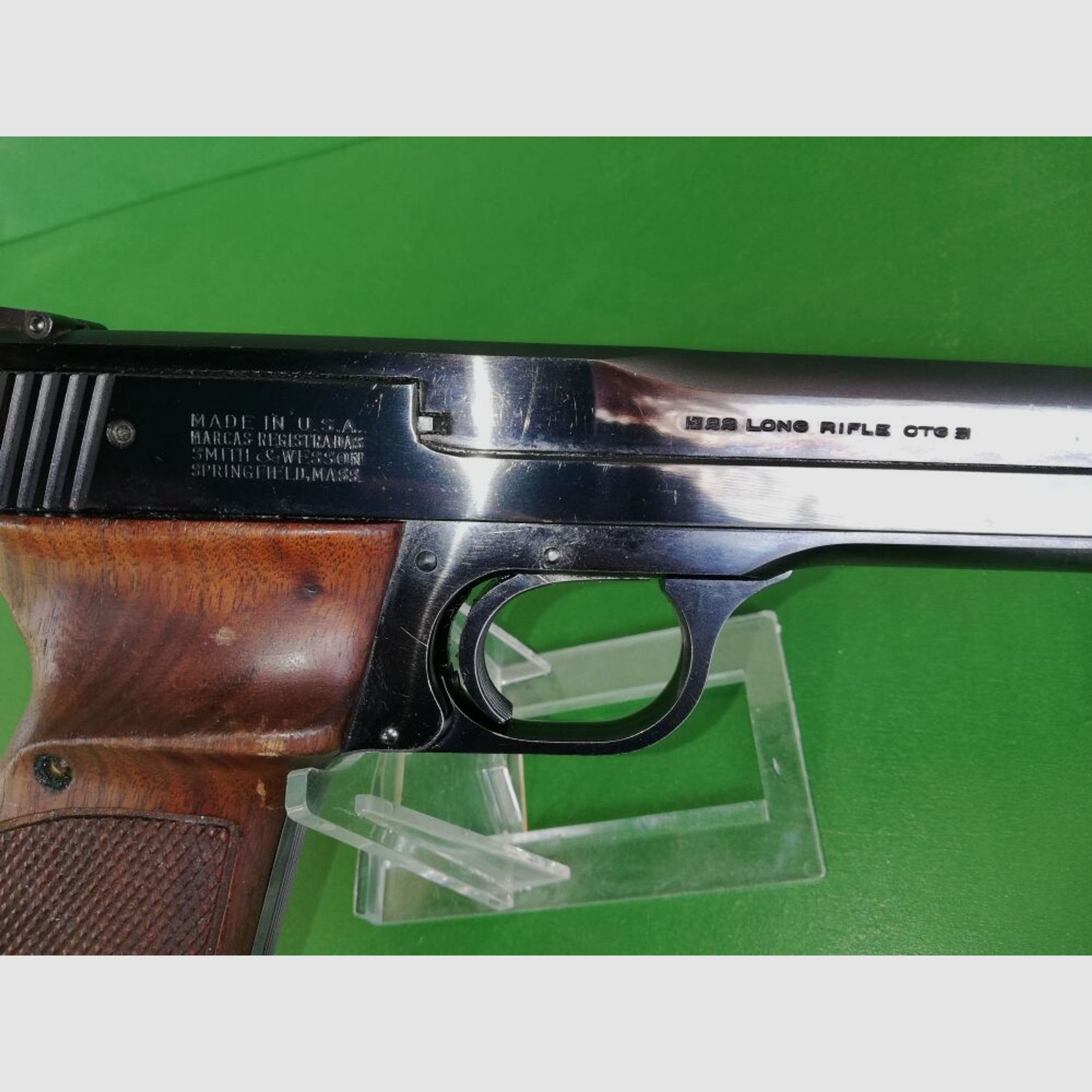 Smith & Wesson	 41